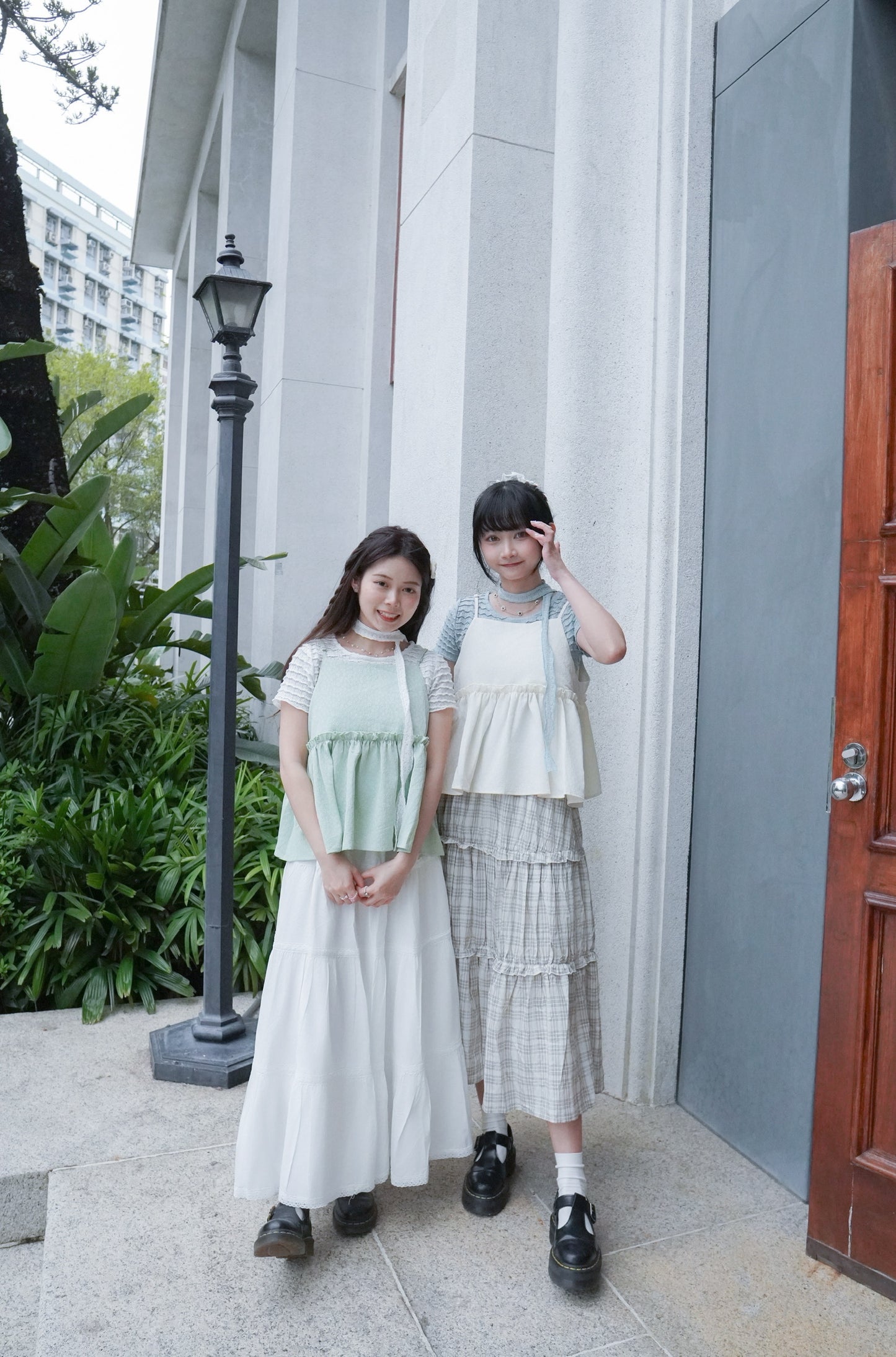 <預訂> 荷葉邊後雙綁帶傘型背心|兩色入