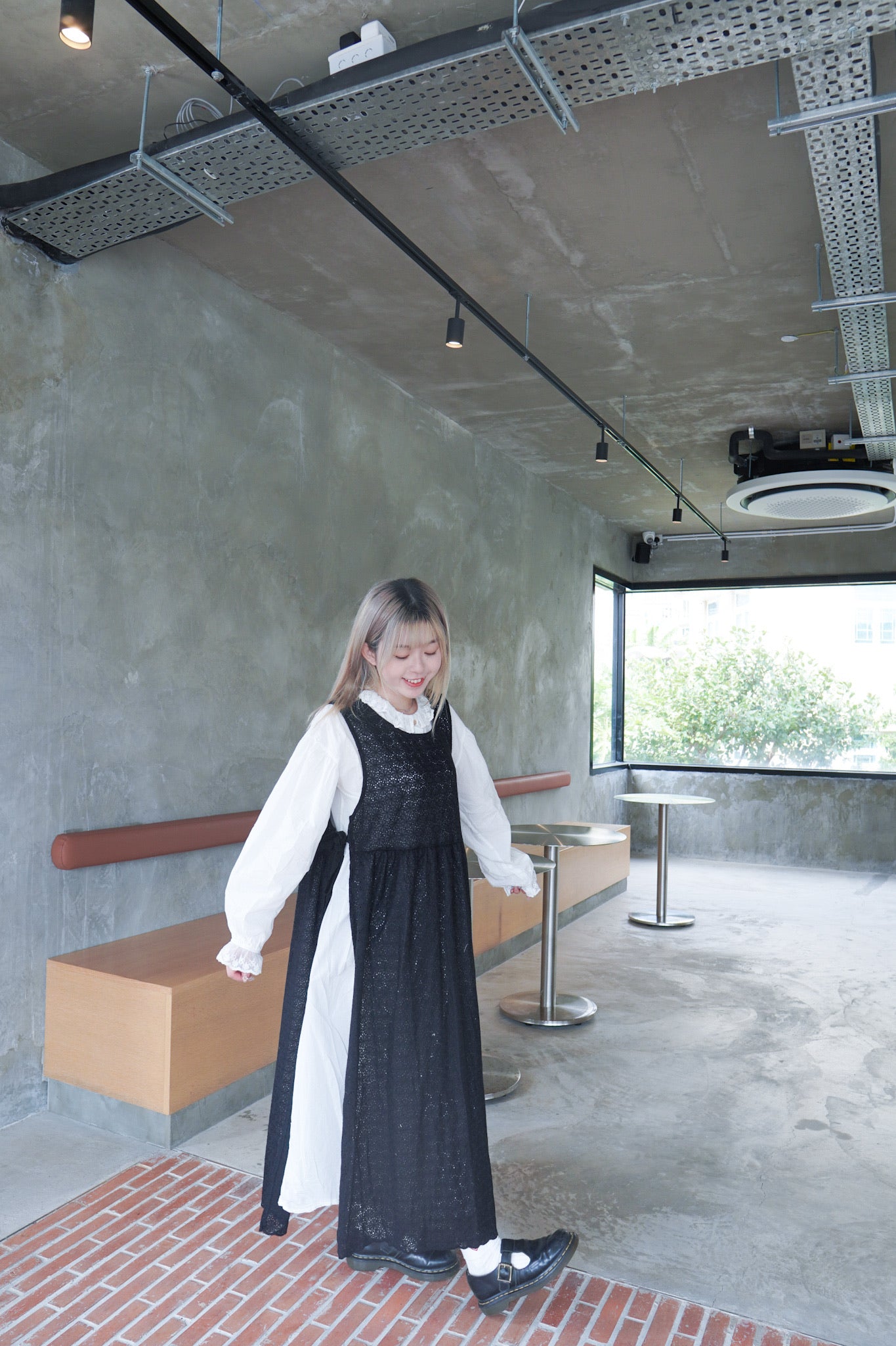 <預訂> 自家製 鏤空刺繡側綁帶吊帶外搭長裙|兩色入