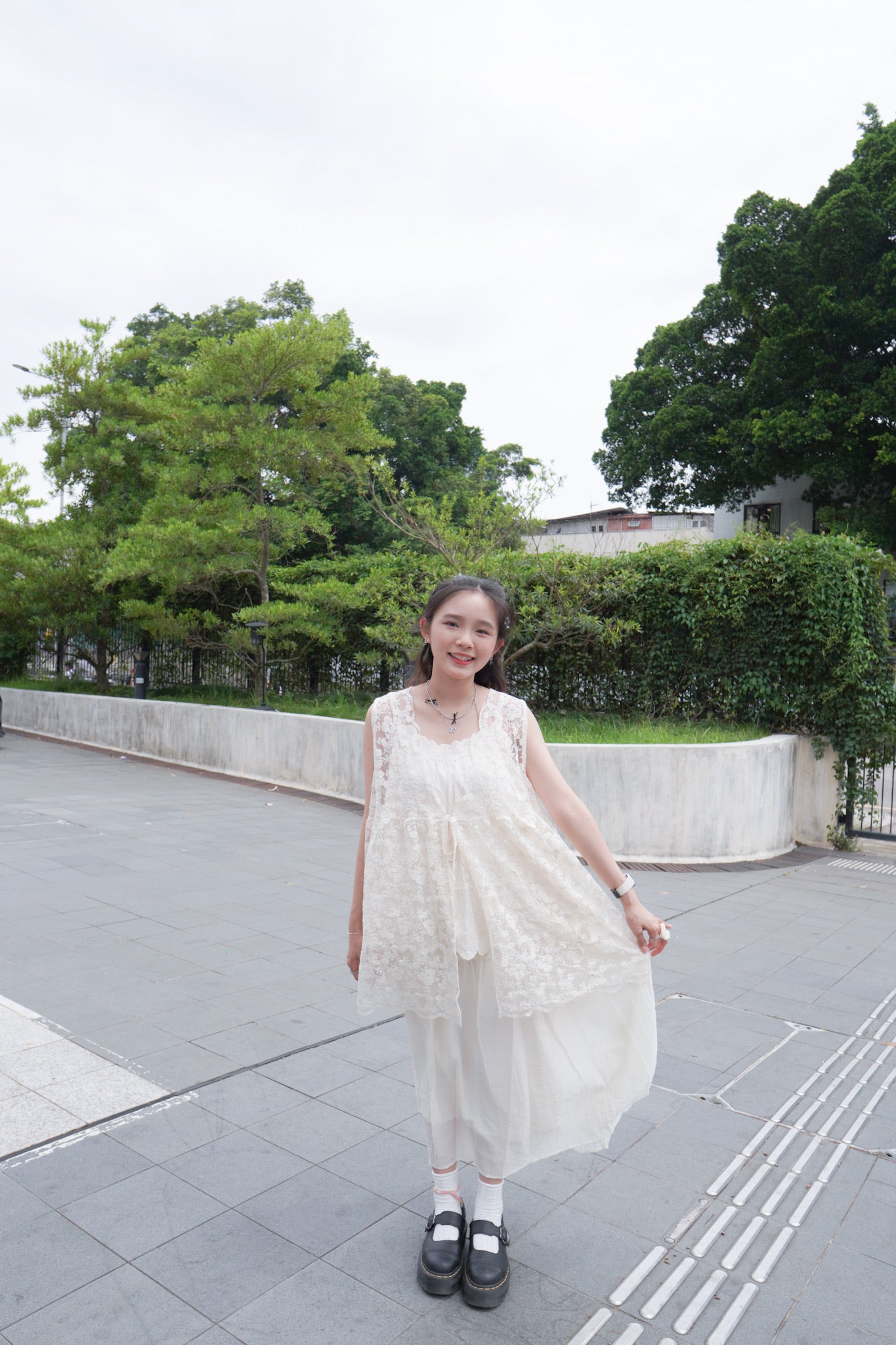 <預訂> 自家製 奶油tone寬鬆綉花疊穿吊帶背心