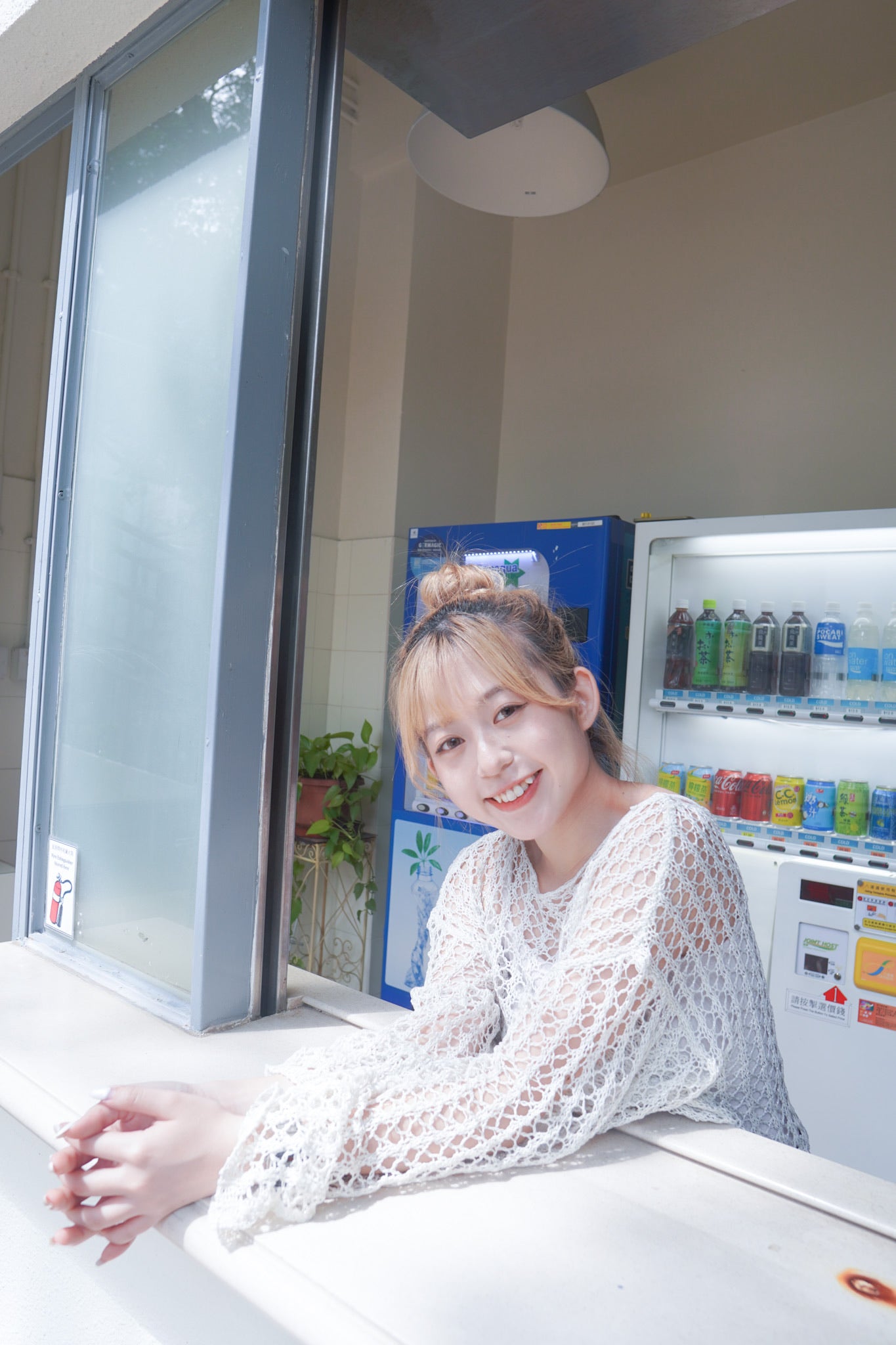 <預訂> 店主首推特別款!BlingBling 鏤空蜂巢針織短上衣 + 吊帶背心套裝