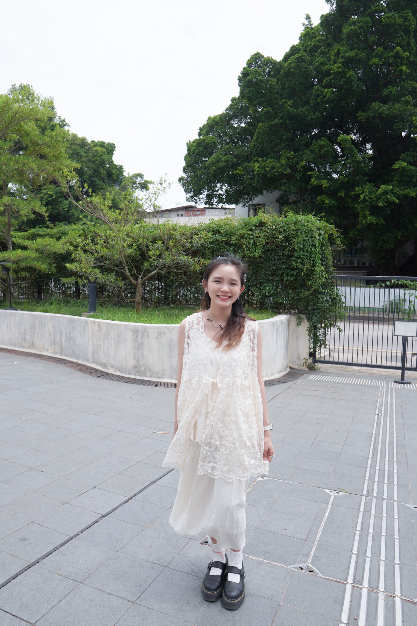 <預訂> 自家製 奶油tone寬鬆綉花疊穿吊帶背心