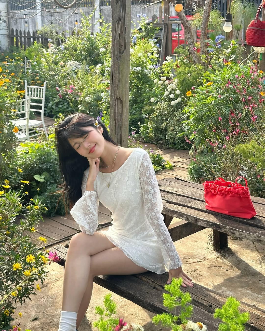 <預訂> 越南小眾品牌🇻🇳 花卉蕾絲A字連身短裙 (含內襯)