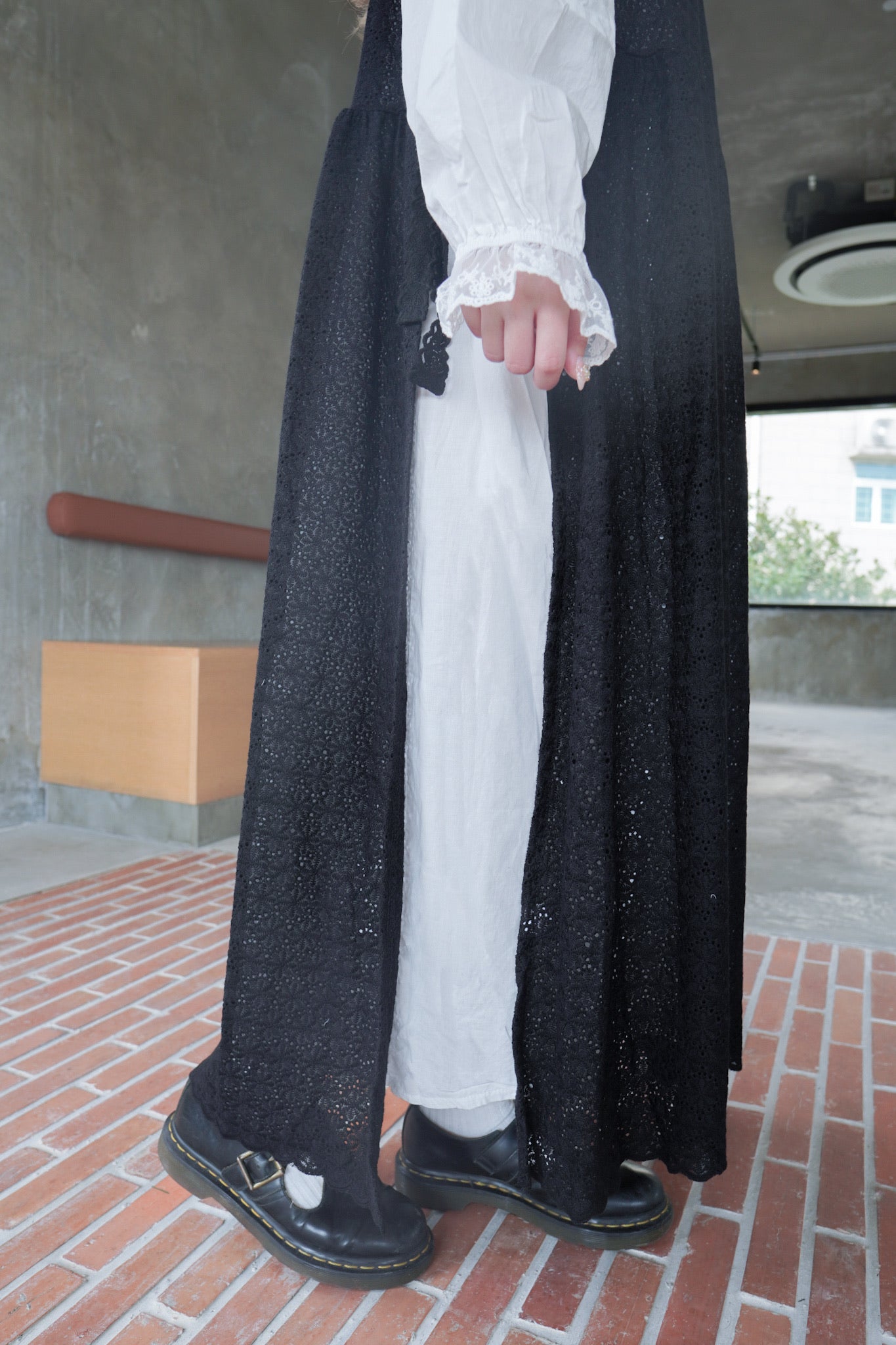 <預訂> 自家製 鏤空刺繡側綁帶吊帶外搭長裙|兩色入