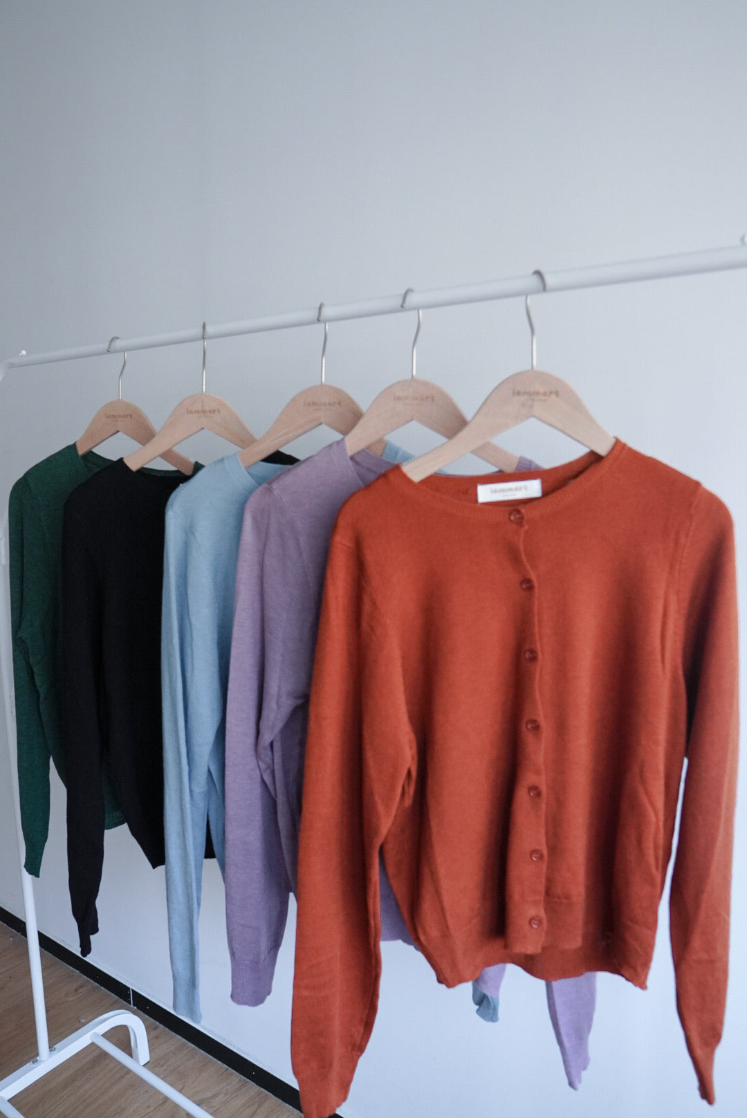 <現貨> 首批優惠🖤自家製 多色超親膚薄款長袖針織外套|黑