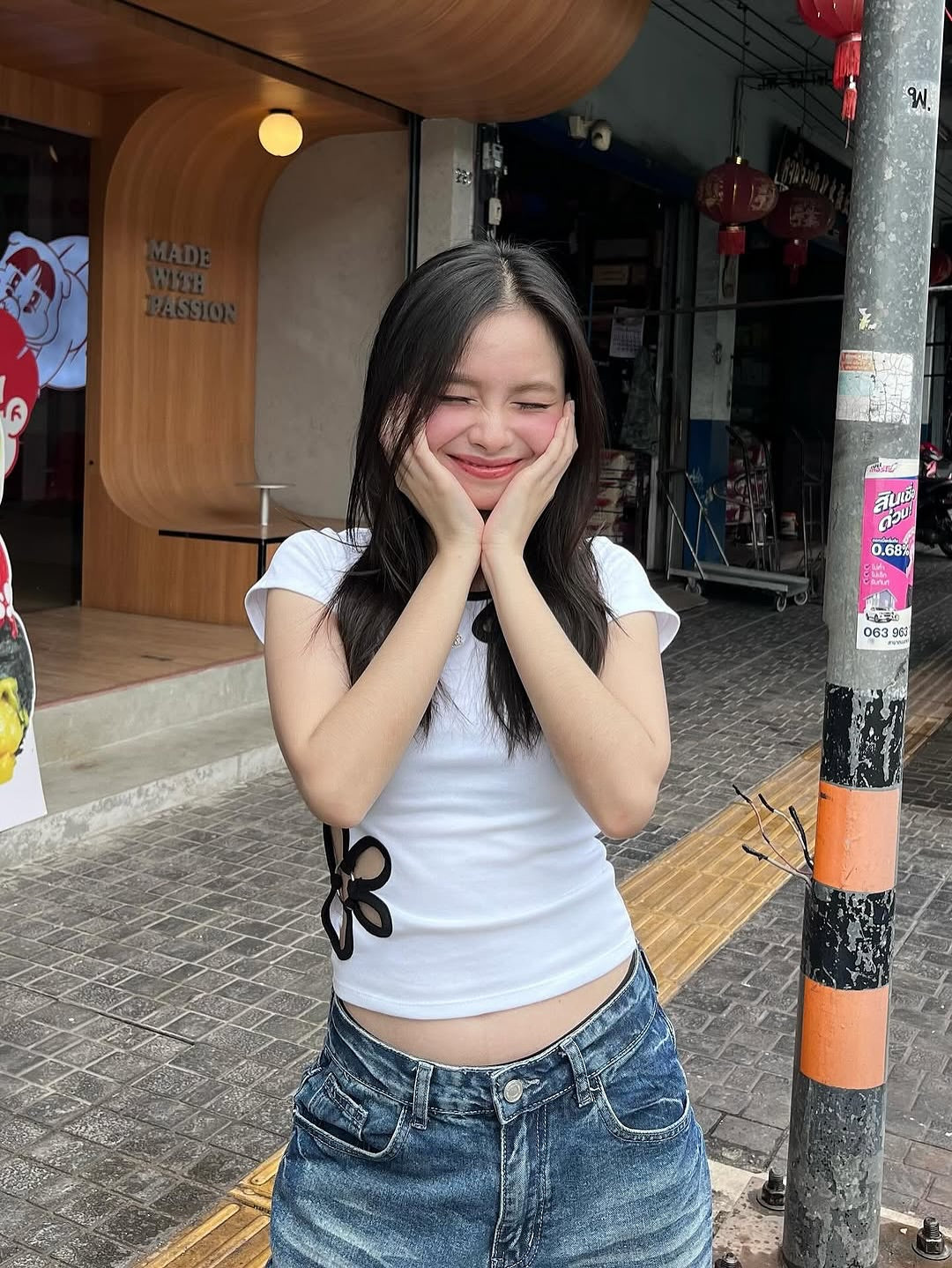 <預訂> 高質泰國人氣小眾品牌🇹🇭 手工彈性立體花花短袖上衣 | 白