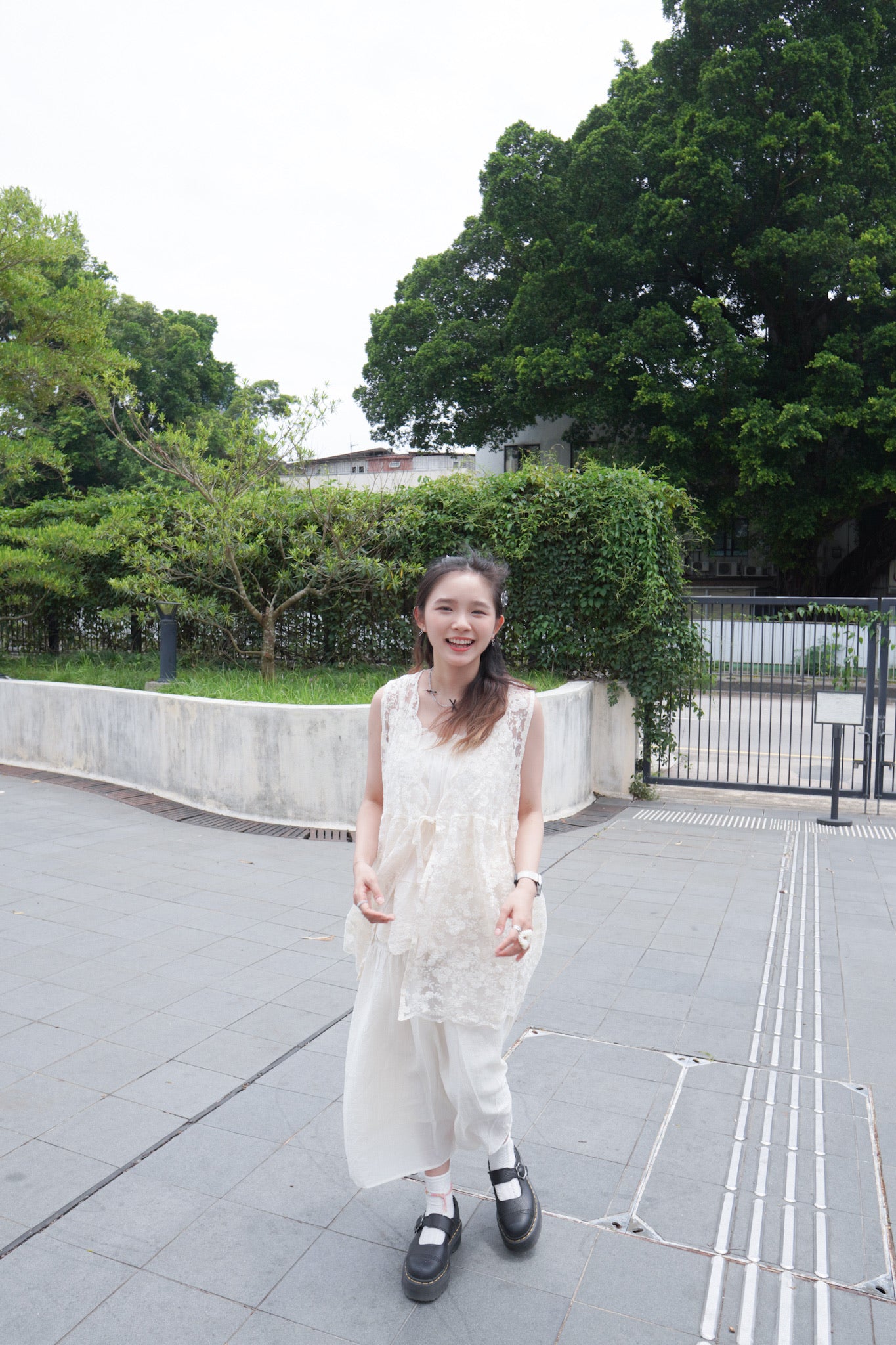 <預訂> 自家製 奶油tone寬鬆綉花疊穿吊帶背心