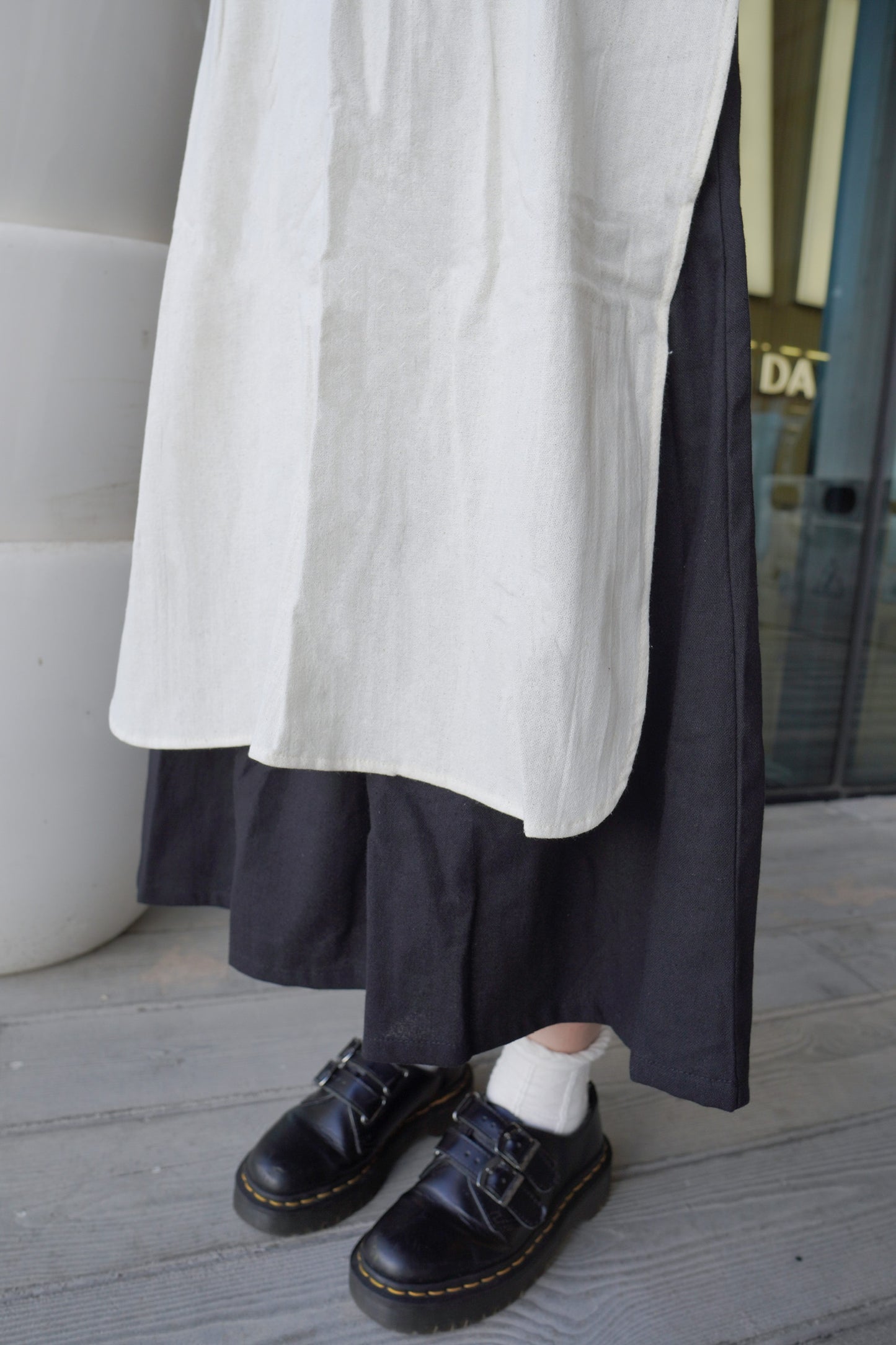 <預訂> CAFE打卡之選!棉麻吊帶後綁帶開叉連身長裙外搭|兩色入