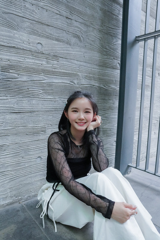 <現貨> JP 抽繩褶飾緞帶圖案透視上衣|兩色入