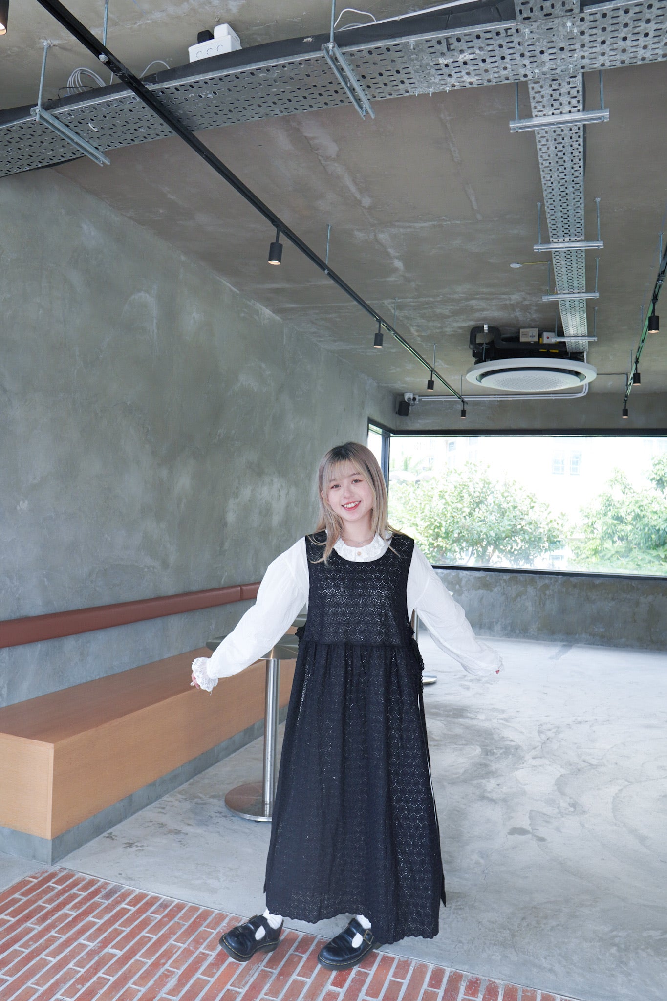 <預訂> 自家製 鏤空刺繡側綁帶吊帶外搭長裙|兩色入