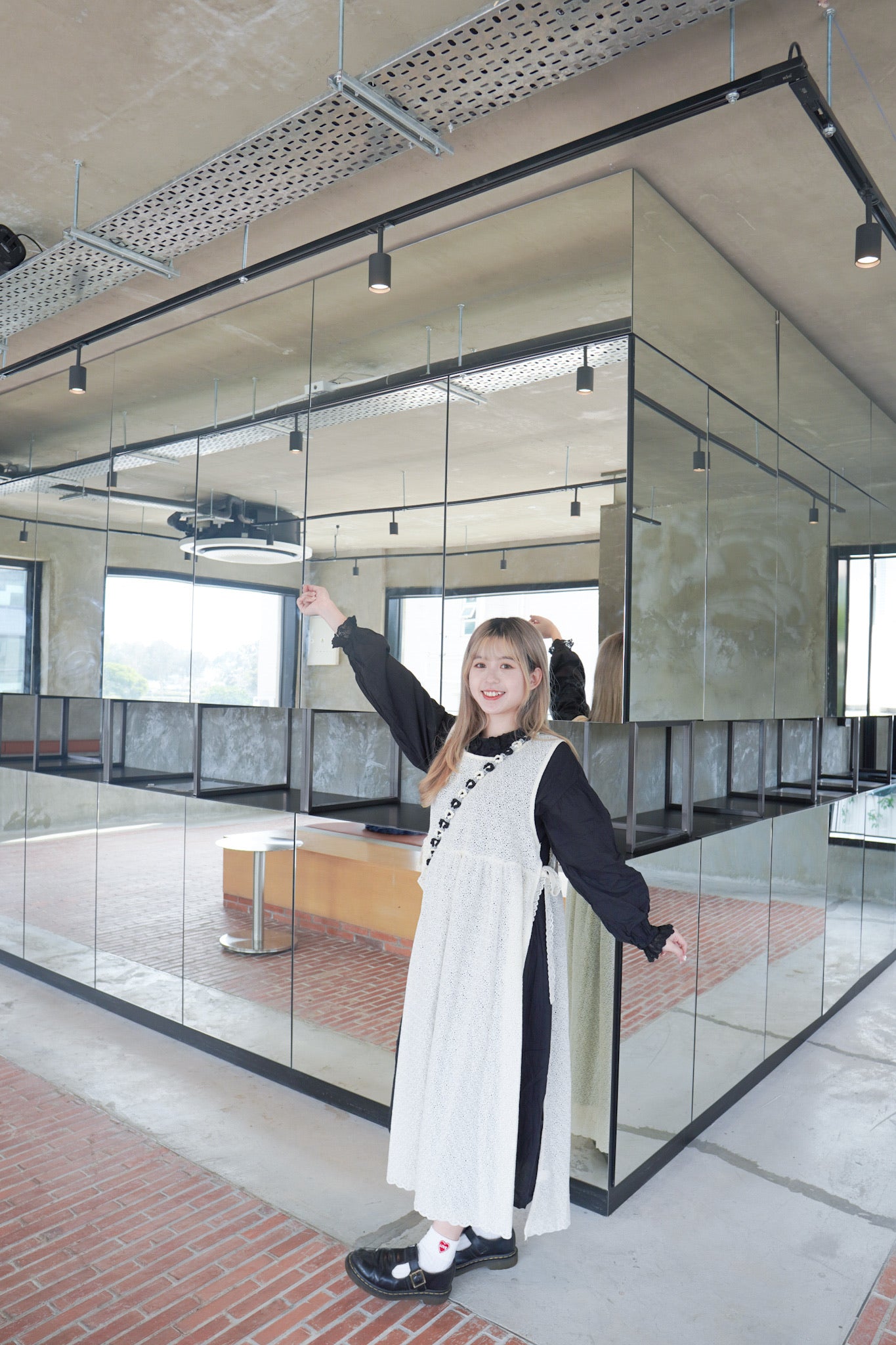 <預訂> 自家製 鏤空刺繡側綁帶吊帶外搭長裙|兩色入
