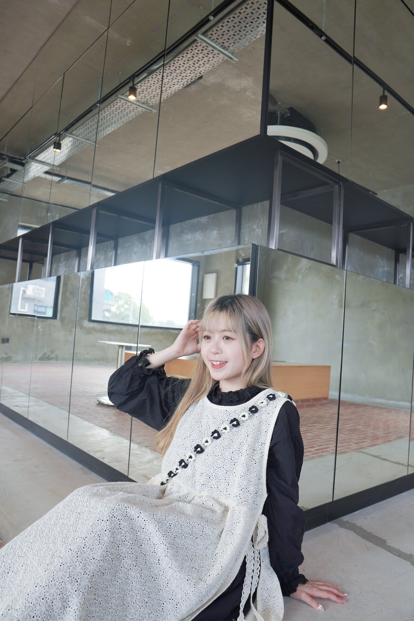 <預訂> 自家製 鏤空刺繡側綁帶吊帶外搭長裙|兩色入