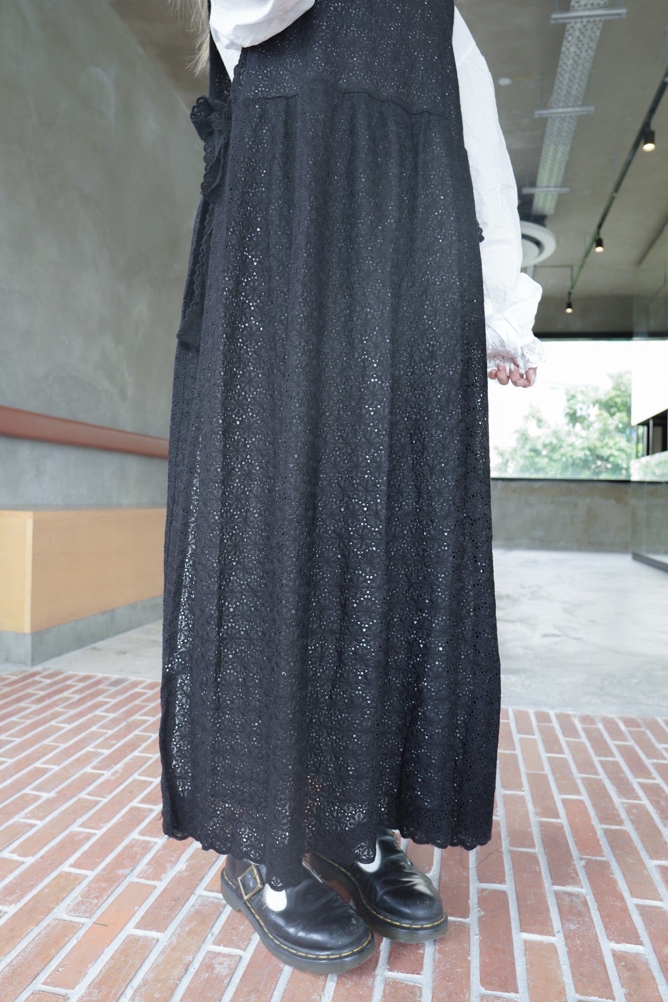 <預訂> 自家製 鏤空刺繡側綁帶吊帶外搭長裙|兩色入