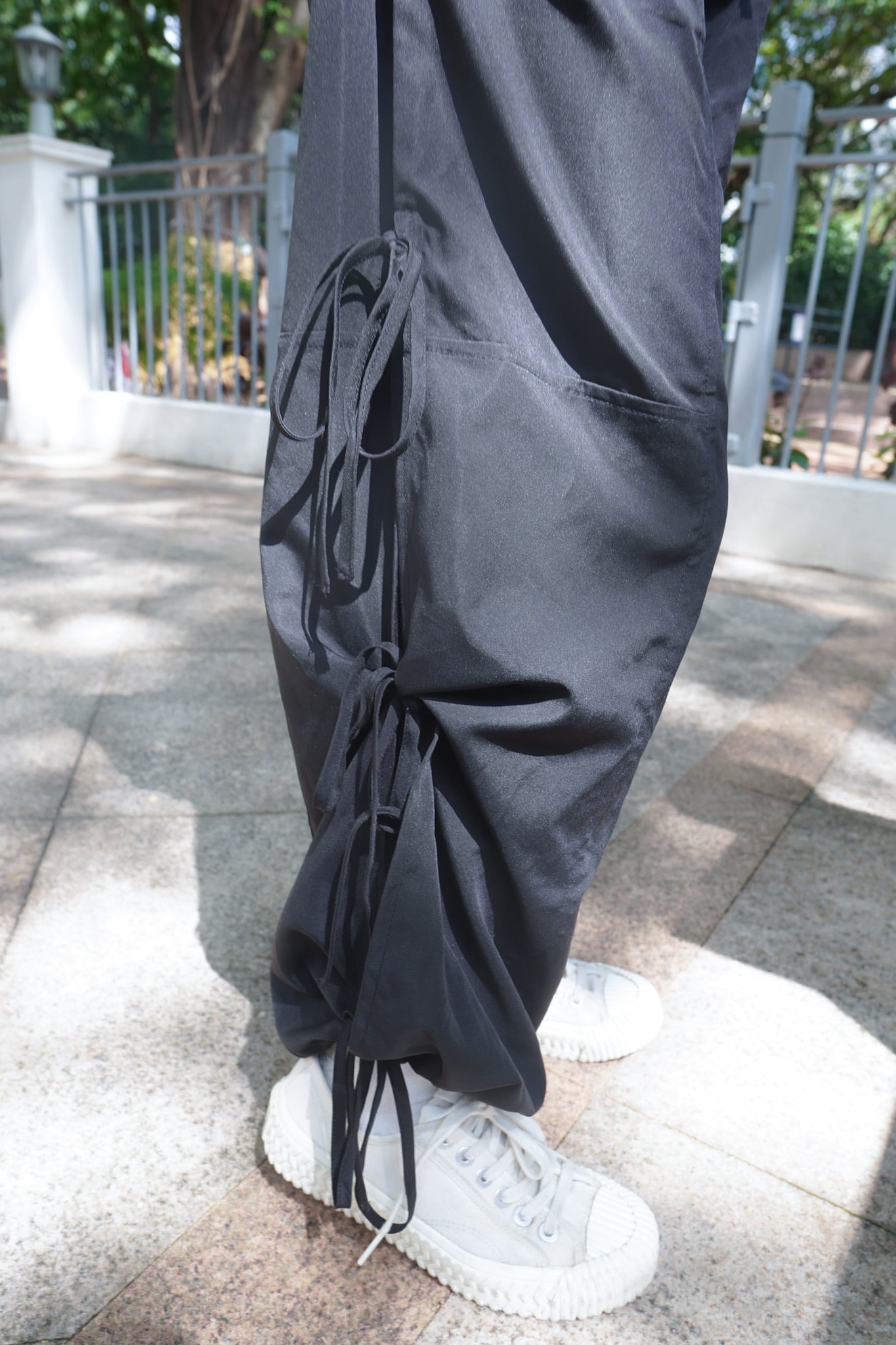 <預訂> 店主大推365Daily系列!小眾垂吊感側開衩蝴蝶結綁帶工裝褲|兩色入