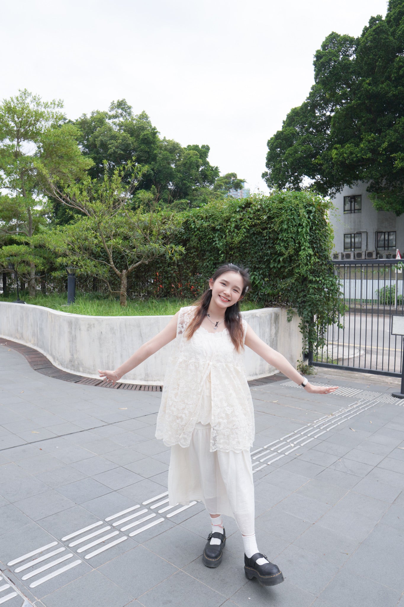 <預訂> 自家製 奶油tone寬鬆綉花疊穿吊帶背心