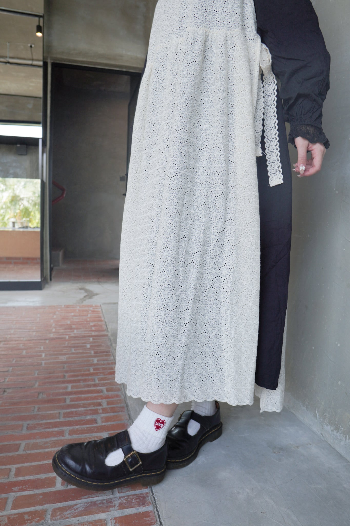 <預訂> 自家製 鏤空刺繡側綁帶吊帶外搭長裙|兩色入