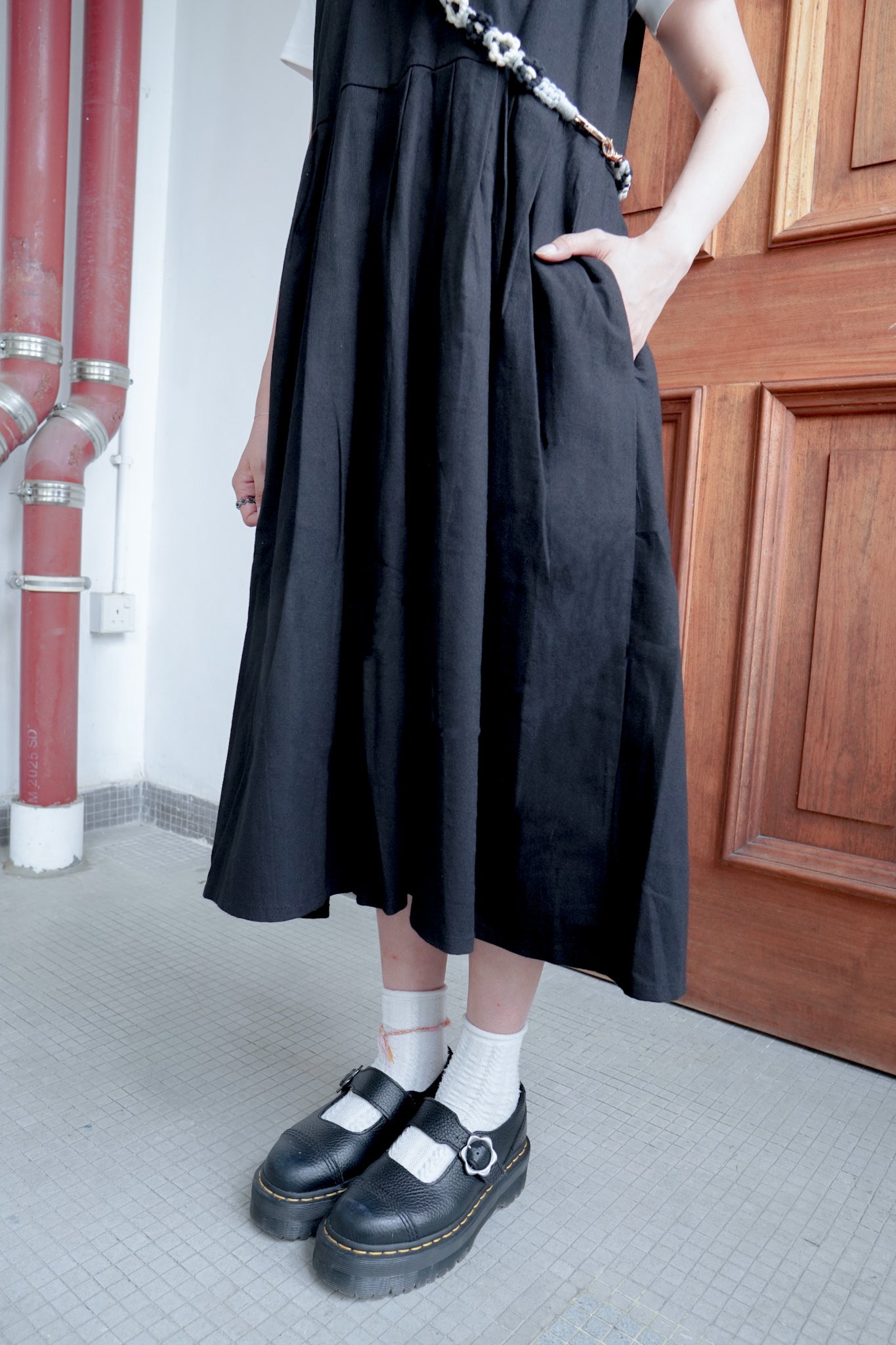 <預訂> 垂吊感棉麻皺褶背心後綁帶連身長裙