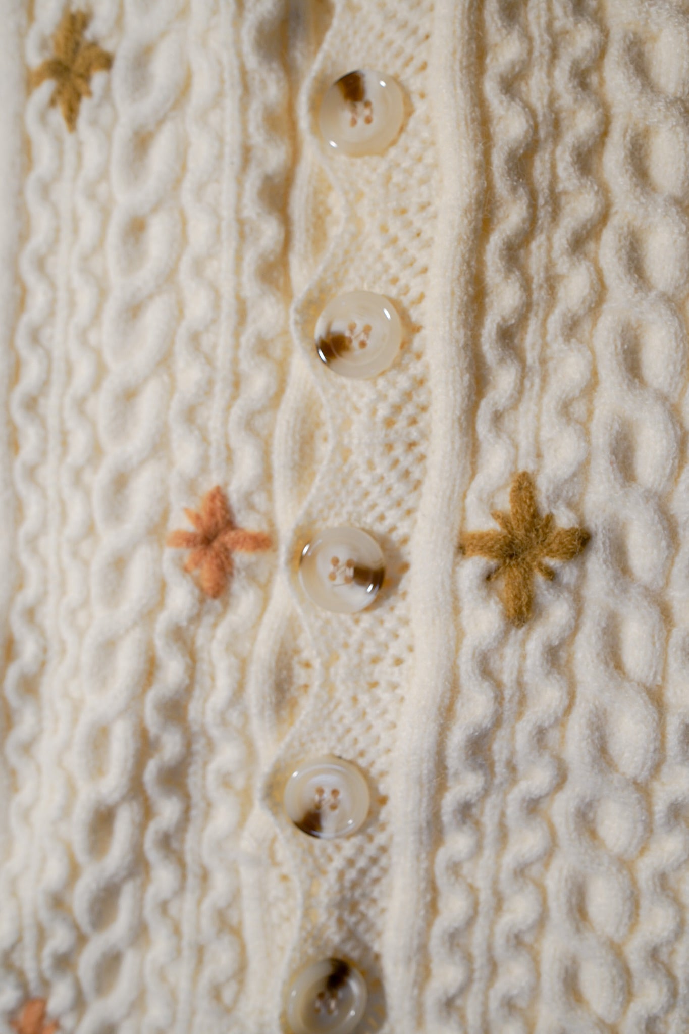 <現貨> 自家製 厚實不易起毛!針織人手繡花開胸麻花背心馬甲