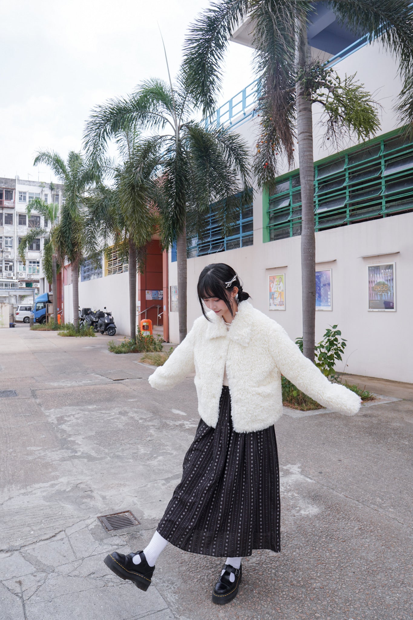 <現貨> 自家製 毛茸茸奶杏反領口袋外套