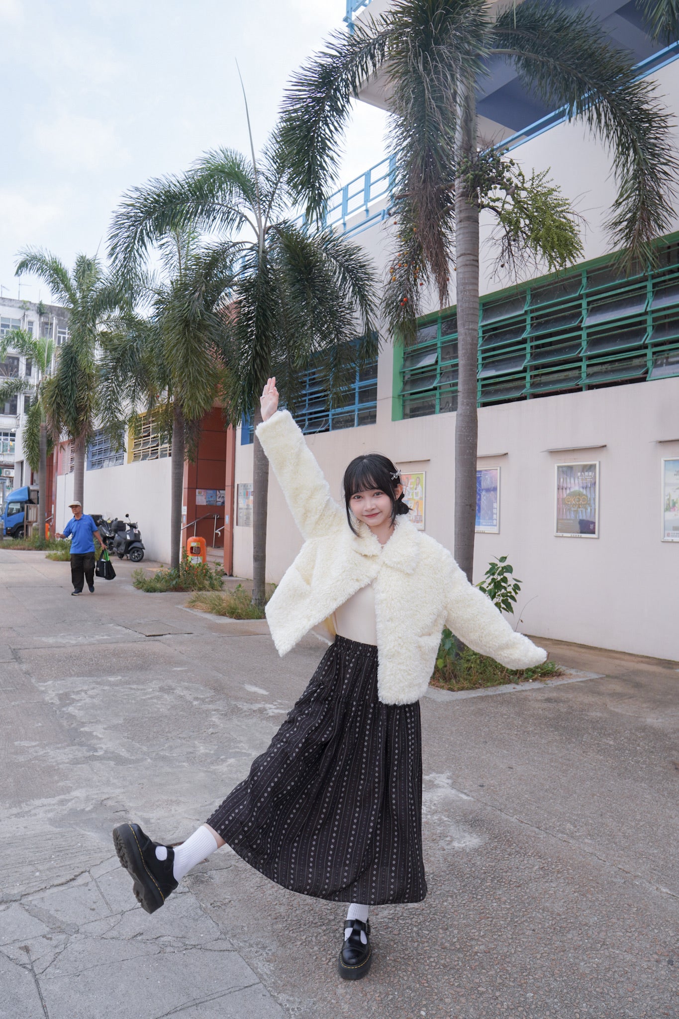 <現貨> 自家製 毛茸茸奶杏反領口袋外套