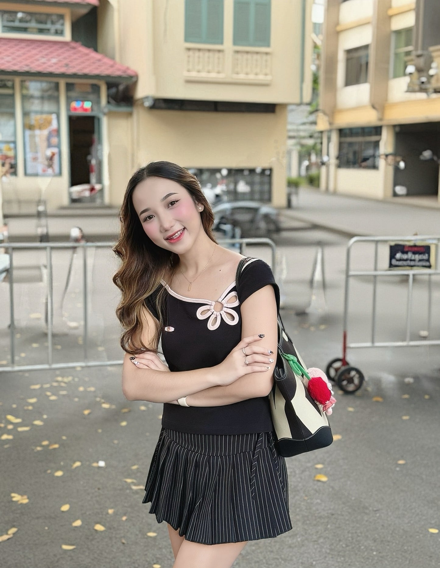 <預訂> 泰國人氣小眾品牌🇹🇭 3-Ways彈性花花短袖上衣 | 黑