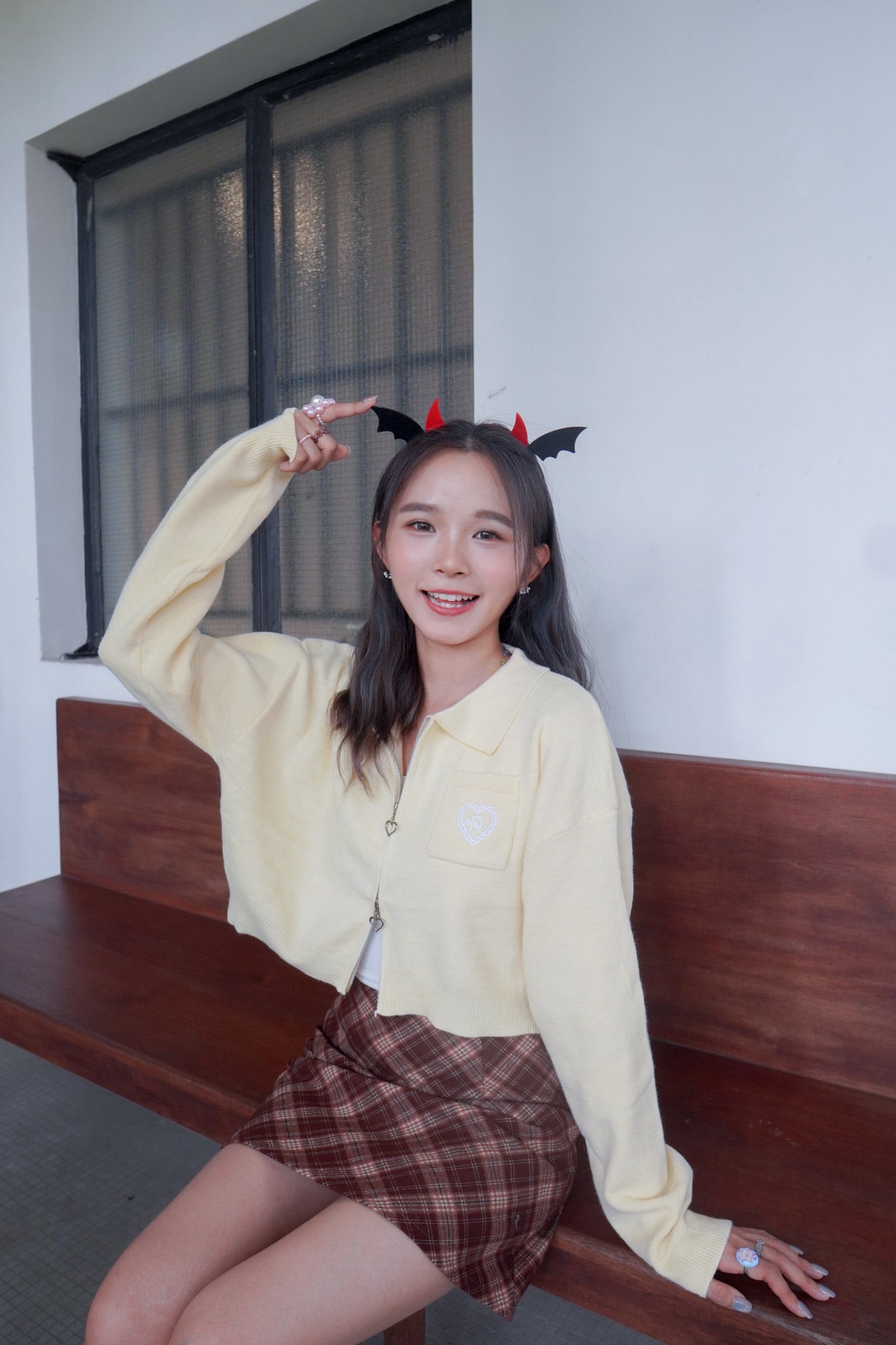 <預訂> 超可愛～馬卡龍愛心刺繡拉鍊口袋針織上衣｜米黃