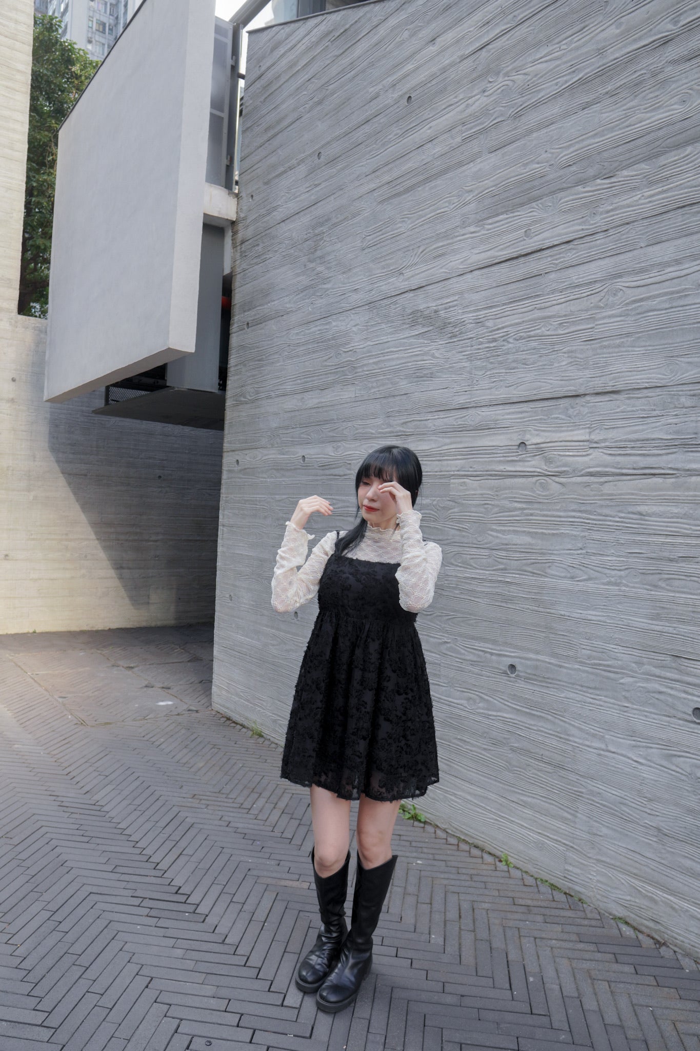 <現貨> 羽毛提花鏤空綁帶短連衣裙OPs｜兩色入