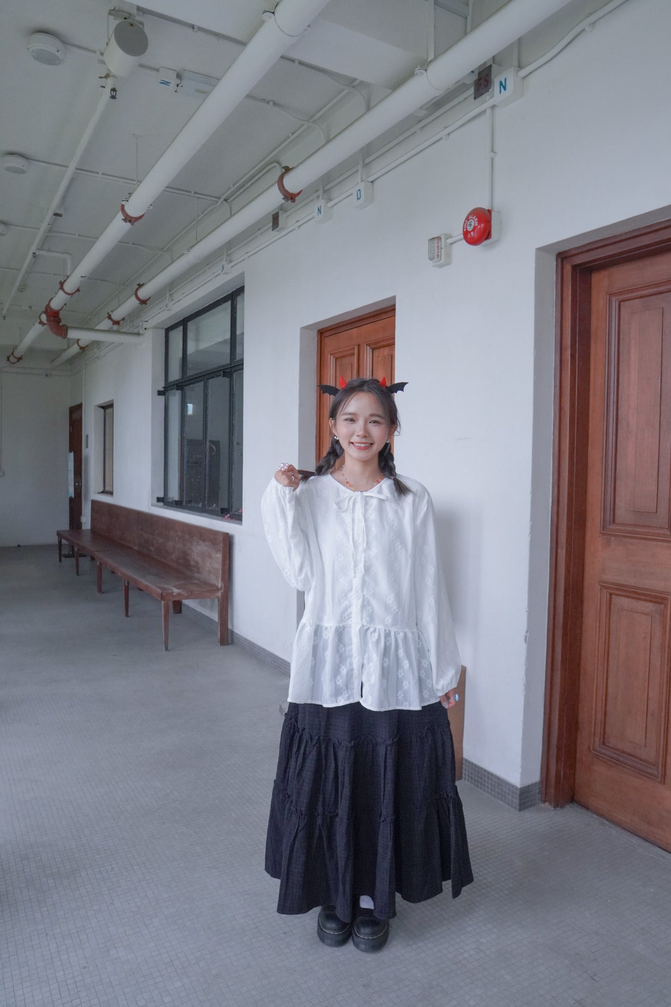 <預訂> 獨家款 泰國人手製作!  刺繡立體小花卉綁帶開胸泡泡袖上衣｜兩色入