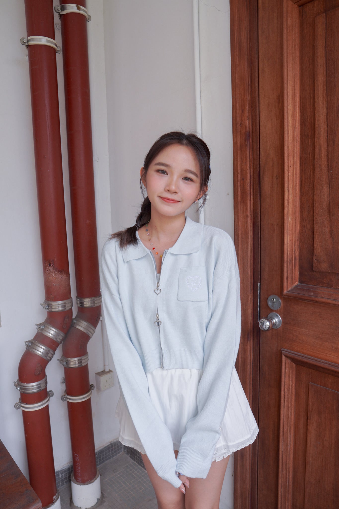 <預訂> 超可愛～馬卡龍愛心刺繡拉鍊口袋針織上衣｜天藍