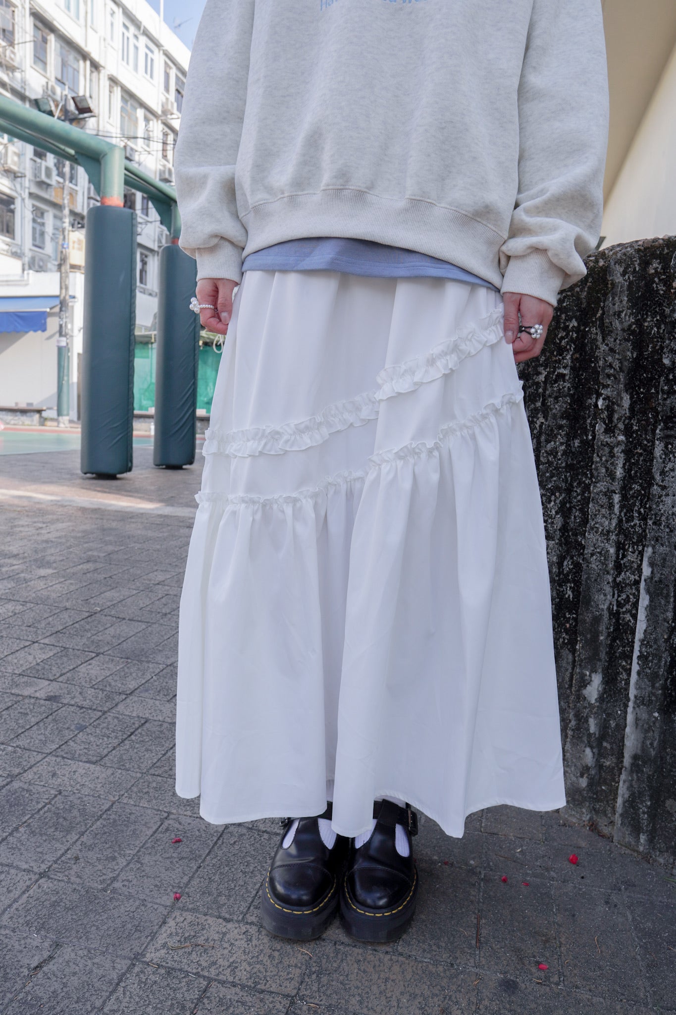 <現貨> ruffle邊小奶白拼接半身長裙