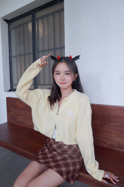 <預訂> 超可愛～馬卡龍愛心刺繡拉鍊口袋針織上衣｜米黃