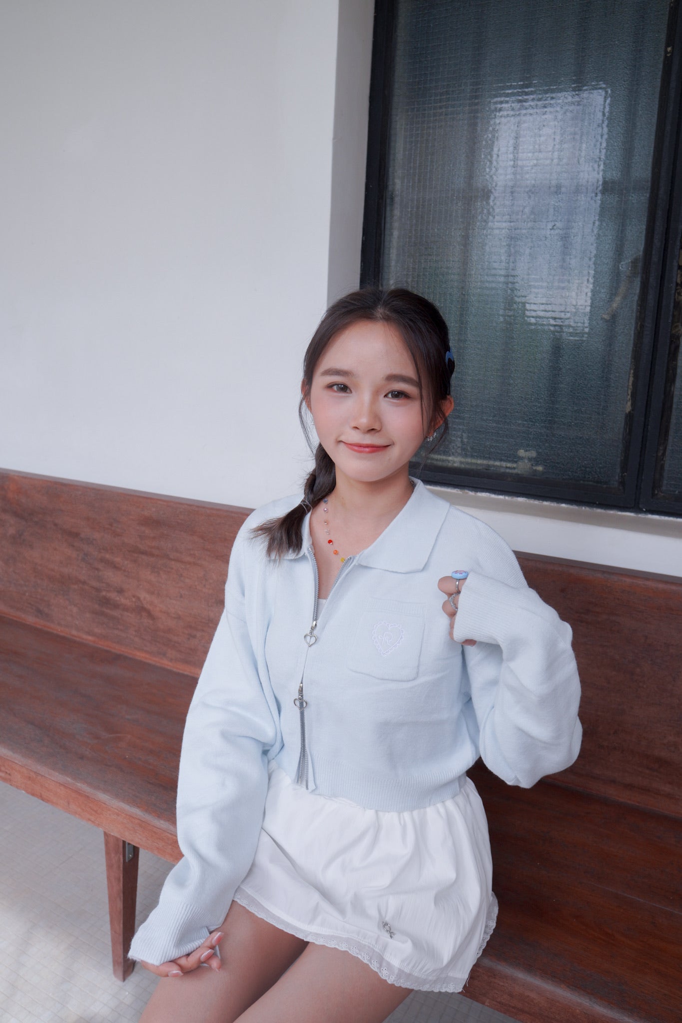 <預訂> 超可愛～馬卡龍愛心刺繡拉鍊口袋針織上衣｜天藍