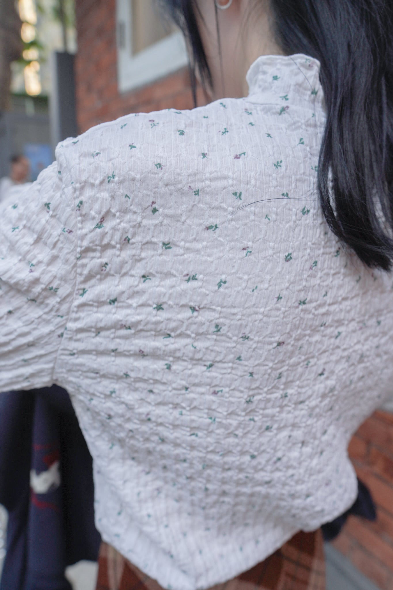 <現貨> 肌理感ruffle邊碎花打底長袖上衣