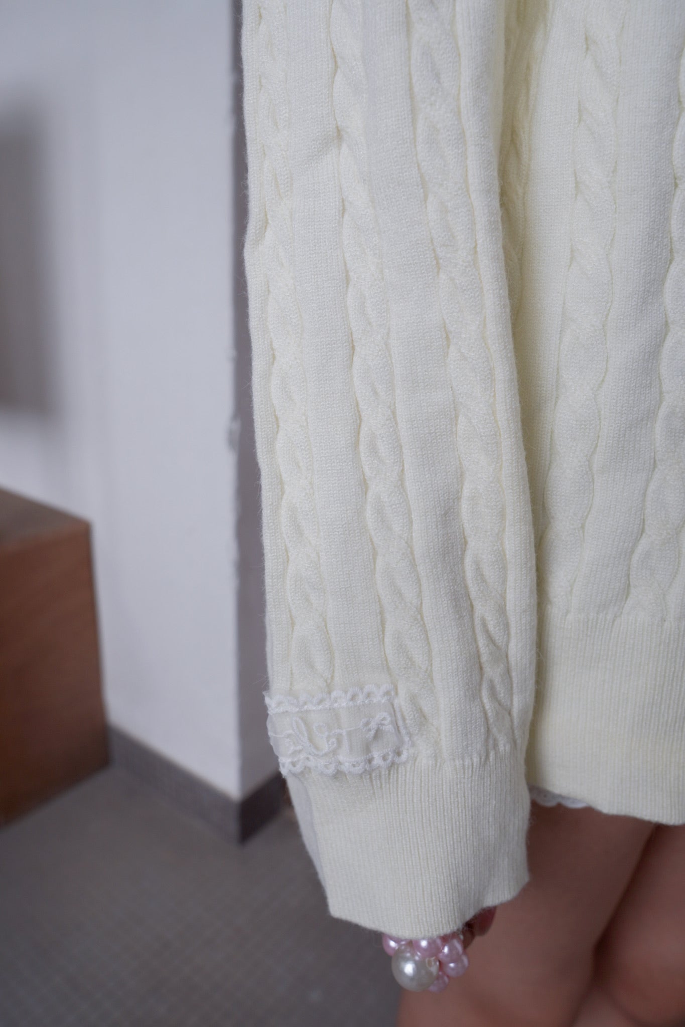 <現貨> 超可愛糖果色～棉花中長款花朵扣麻花開胸外套｜淺黃