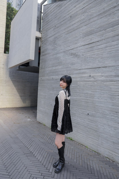 <現貨> 羽毛提花鏤空綁帶短連衣裙OPs｜兩色入