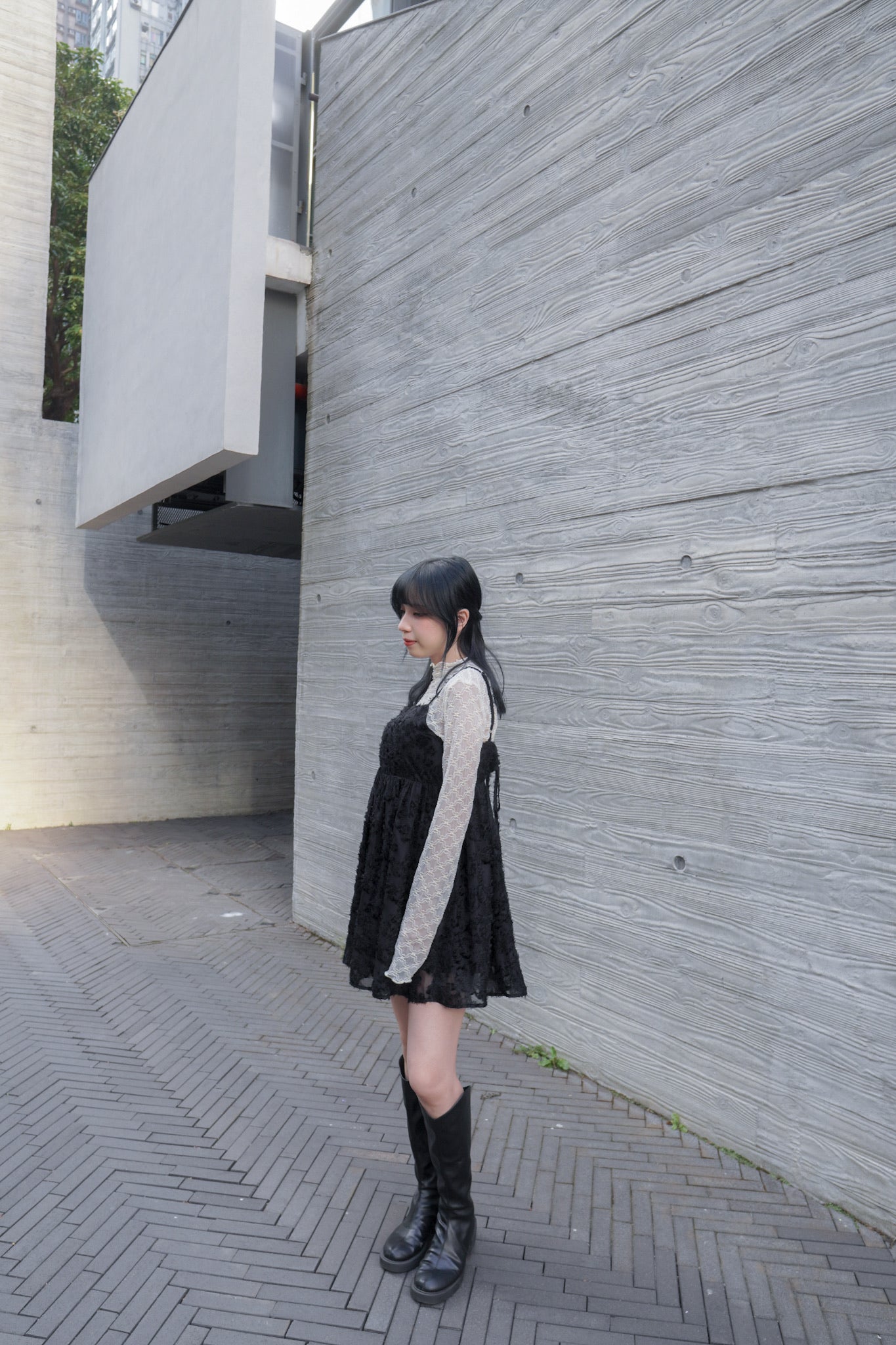 <現貨> 羽毛提花鏤空綁帶短連衣裙OPs｜兩色入