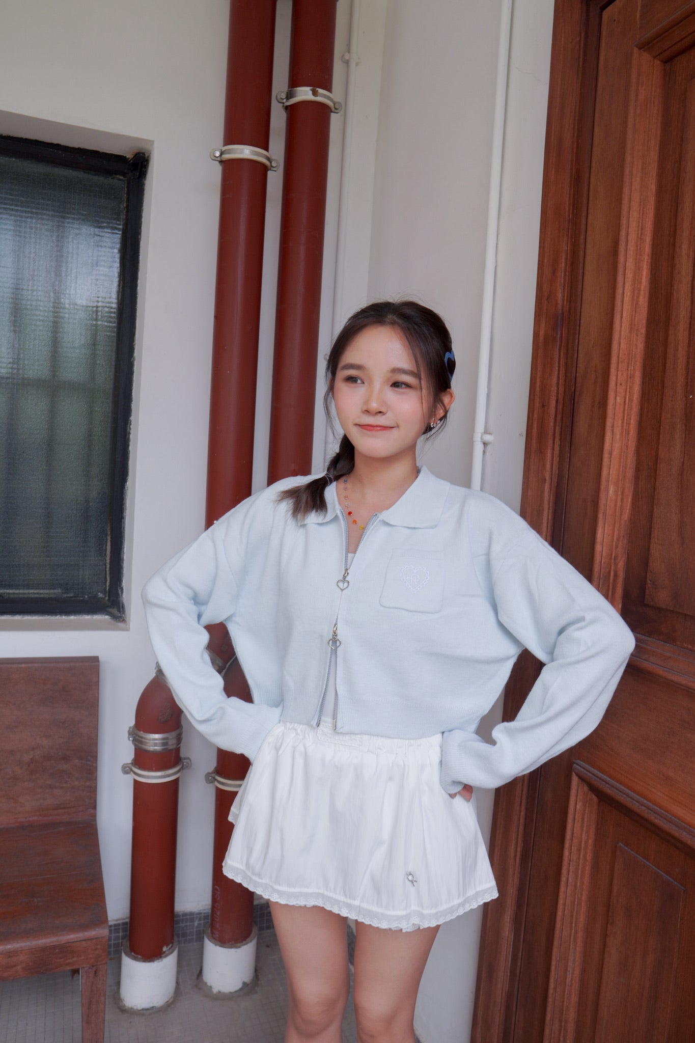 <預訂> 超可愛～馬卡龍愛心刺繡拉鍊口袋針織上衣｜天藍