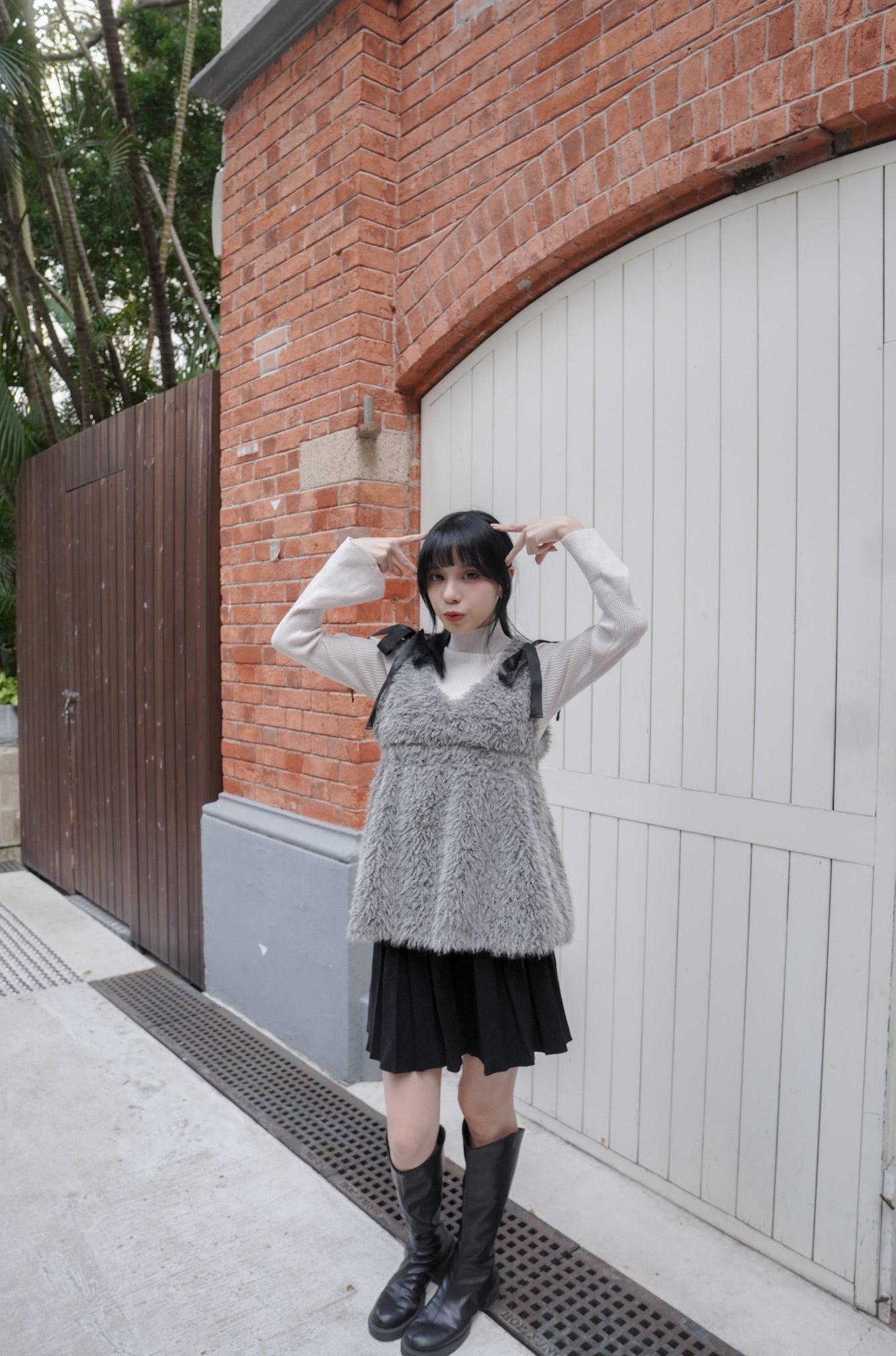 <現貨> v領毛皮褶邊蝴蝶結束腰背心上衣