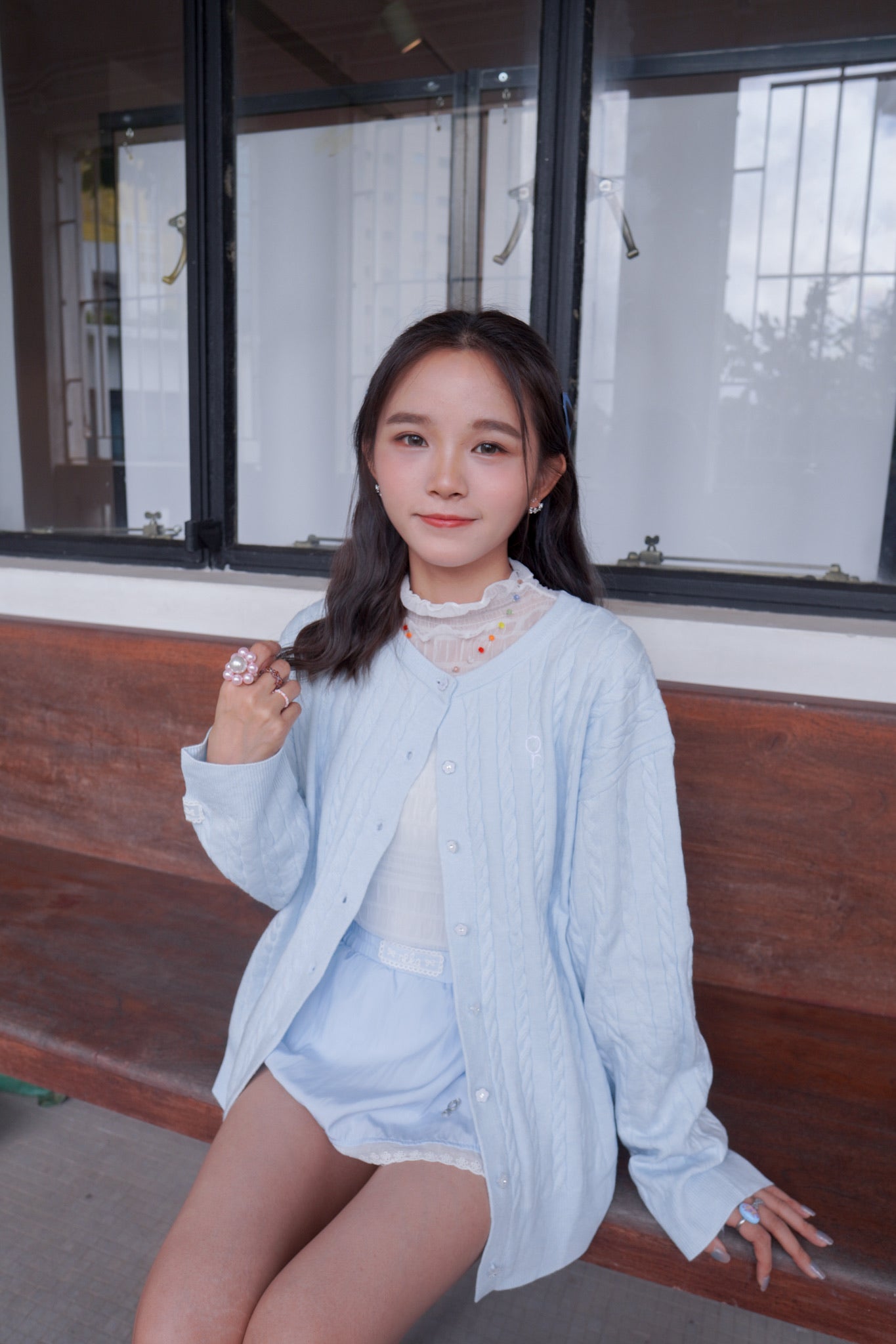 <現貨> 超可愛糖果色～棉花中長款花朵扣麻花開胸外套｜天藍