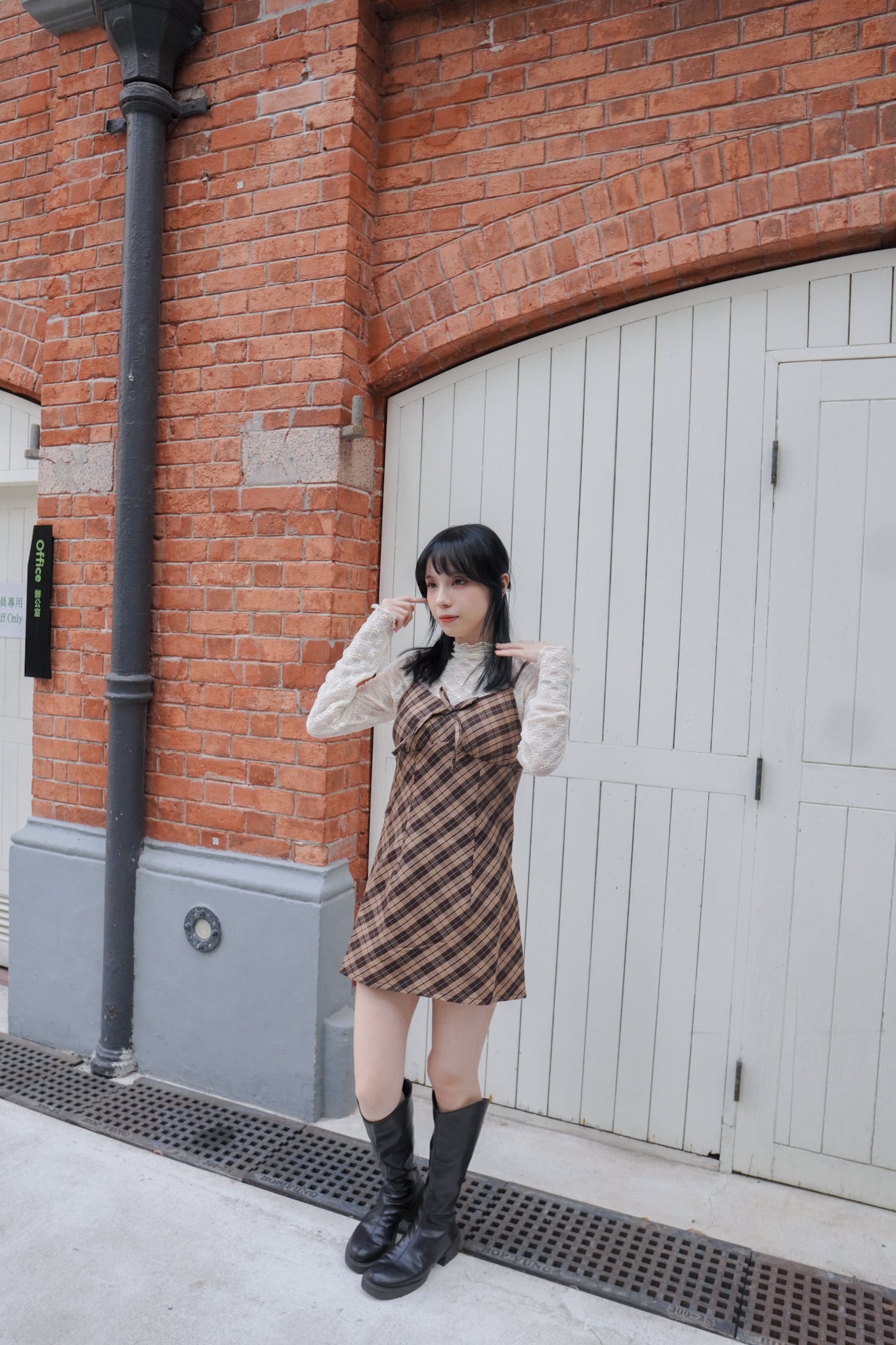 <現貨> 蕾絲提花透透高領長袖打底上衣｜兩色入