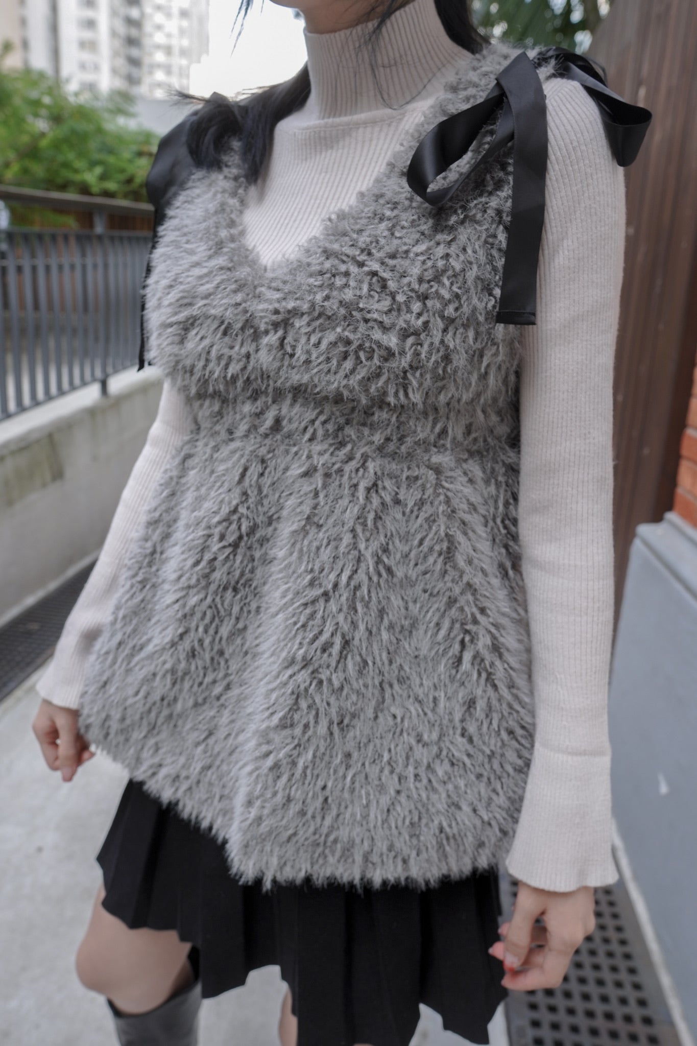 <現貨> v領毛皮褶邊蝴蝶結束腰背心上衣