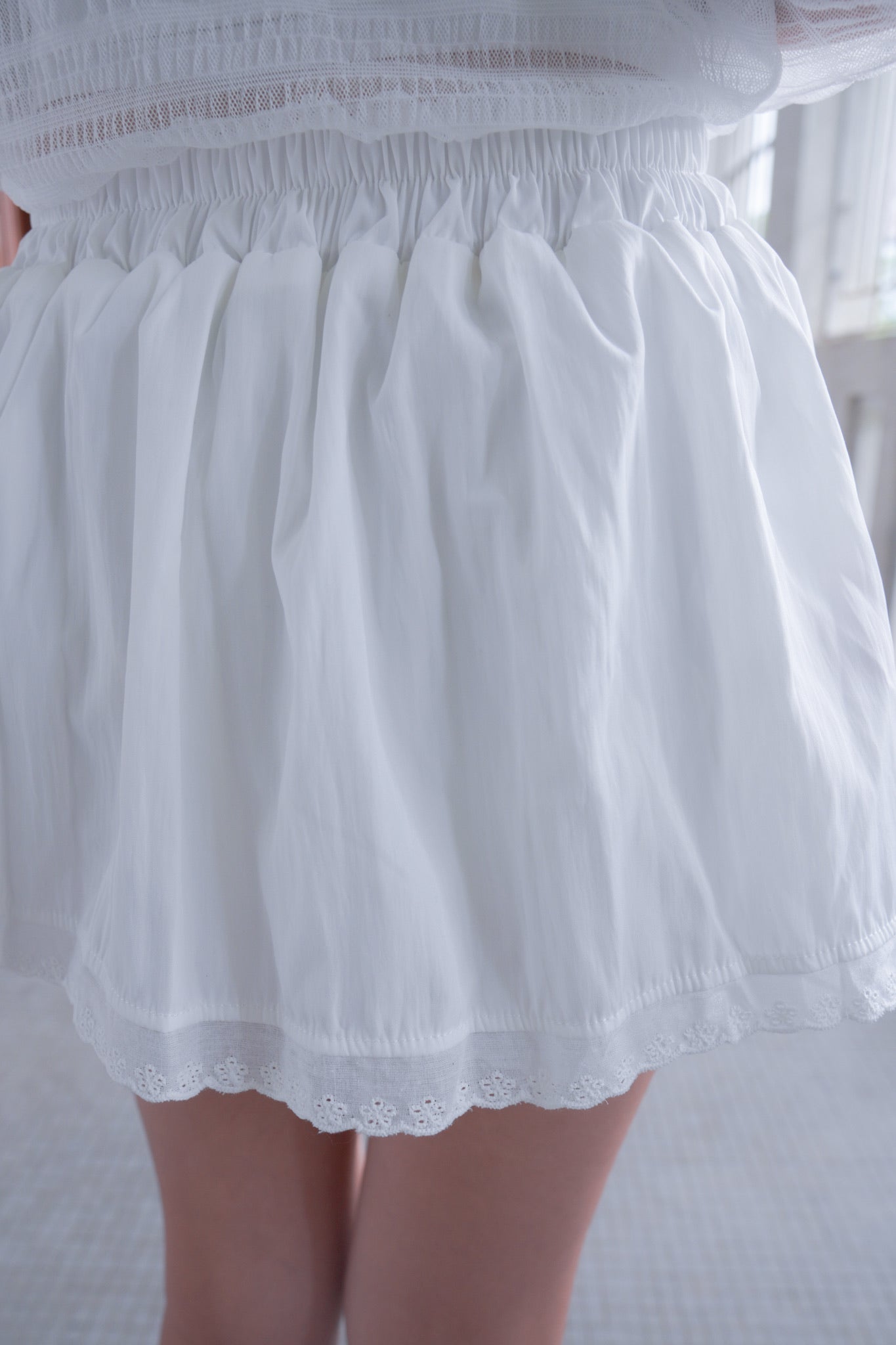 <現貨> 獨家款～ LOGO蕾絲邊短裙褲 ｜兩色入