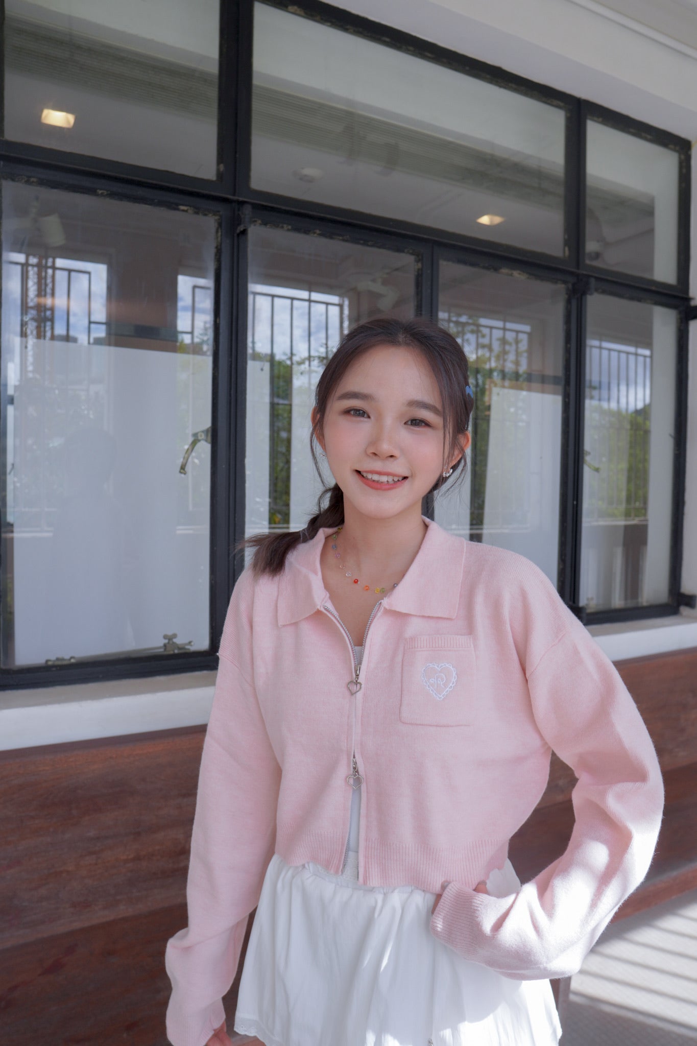 <現貨> 超可愛～馬卡龍愛心刺繡拉鍊口袋針織上衣｜淺粉