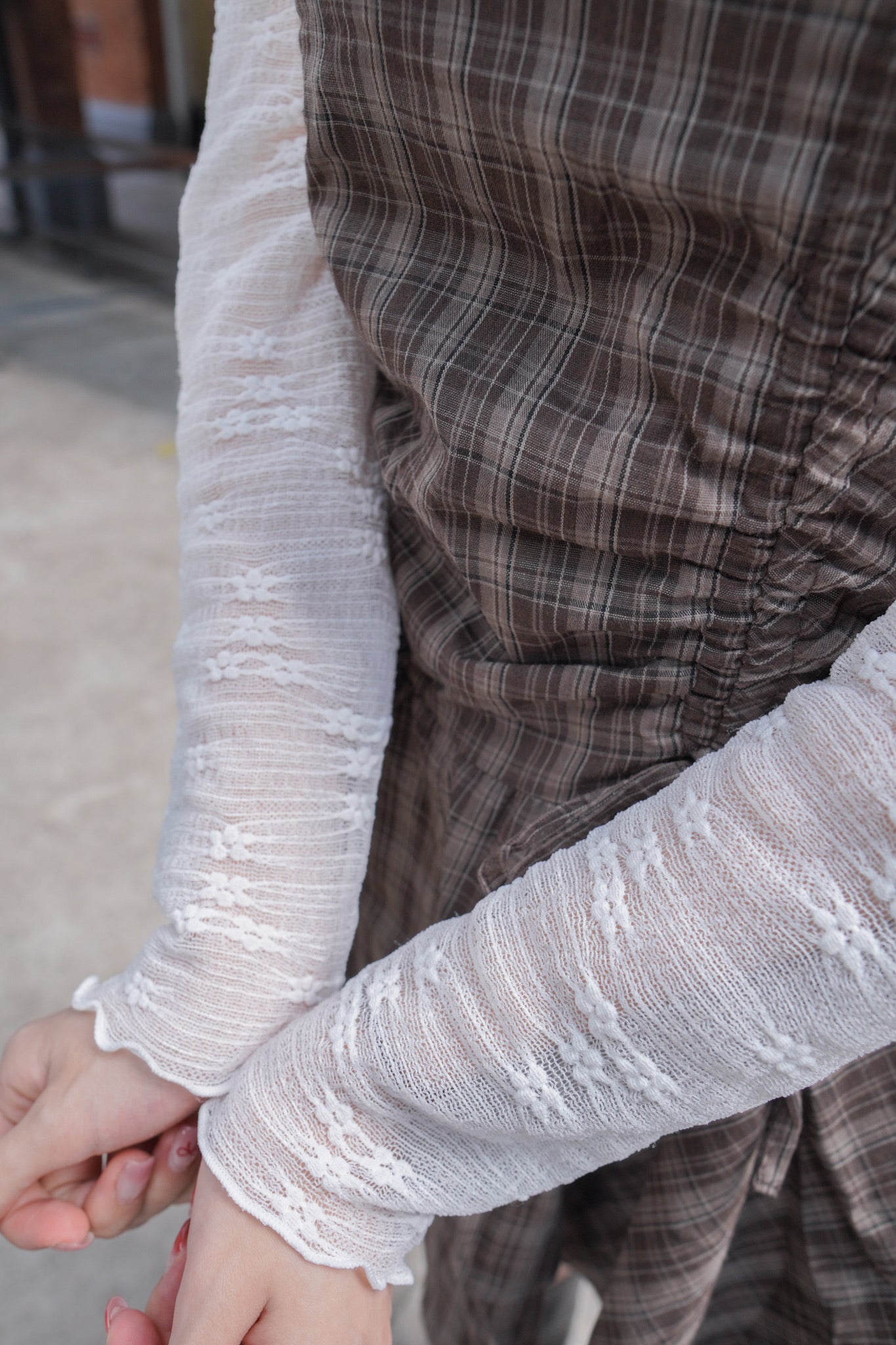 <預訂> 自家製 褶皺透明Ruffle邊立體花花高領內搭打底上衣｜兩色入