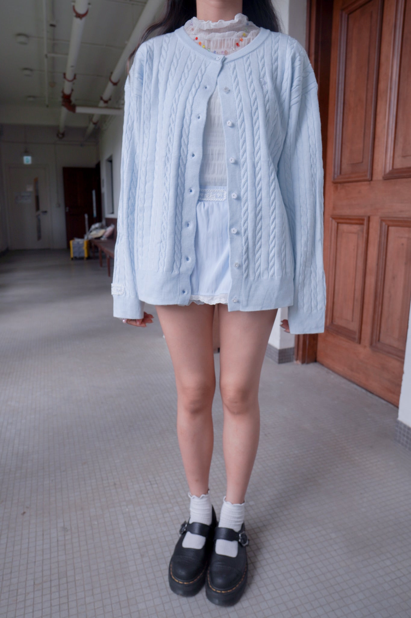 <現貨> 超可愛糖果色～棉花中長款花朵扣麻花開胸外套｜天藍