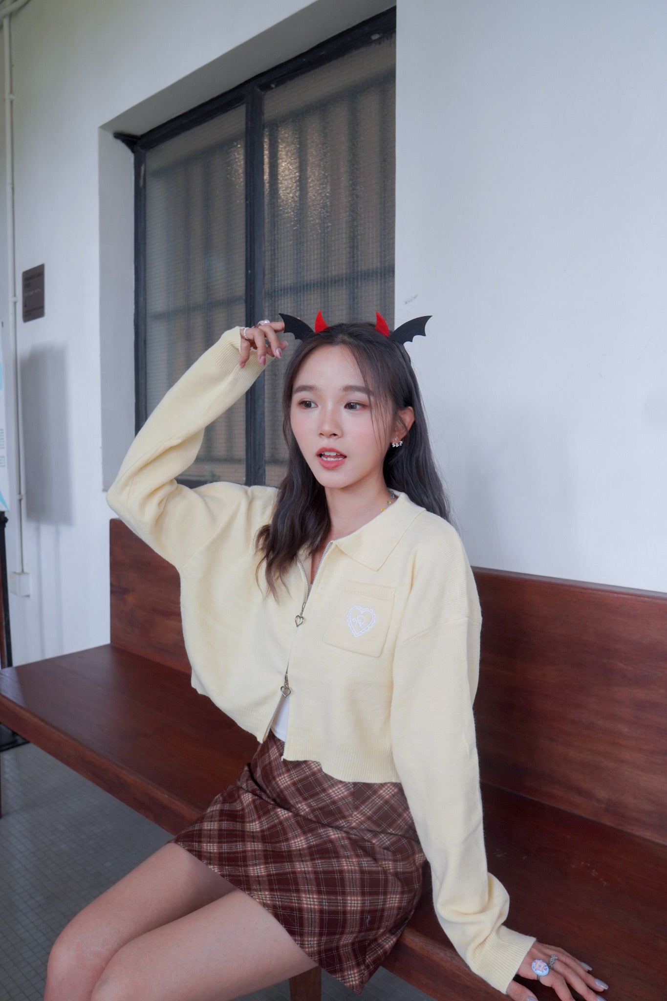 <預訂> 超可愛～馬卡龍愛心刺繡拉鍊口袋針織上衣｜米黃