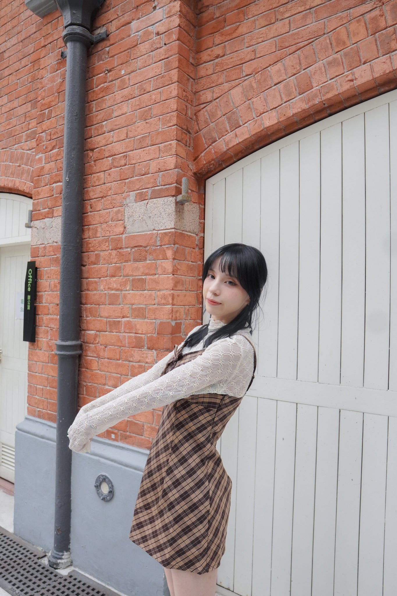 <現貨> 蕾絲提花透透高領長袖打底上衣｜兩色入