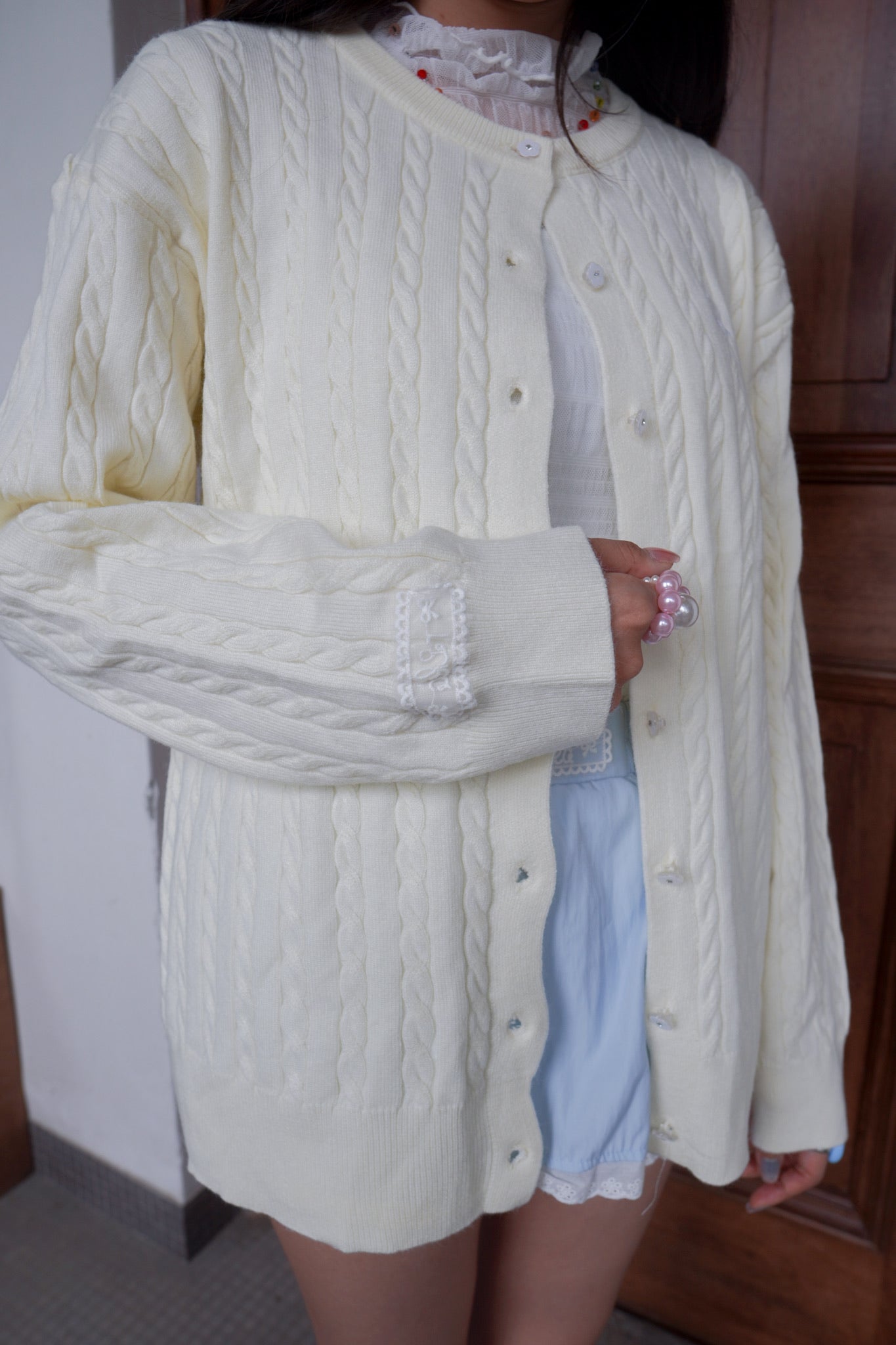 <現貨> 超可愛糖果色～棉花中長款花朵扣麻花開胸外套｜淺黃