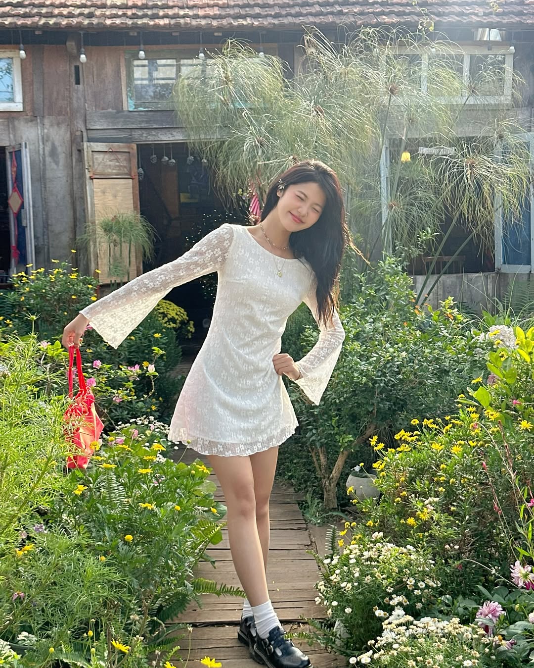 <預訂> 越南小眾品牌🇻🇳 花卉蕾絲A字連身短裙 (含內襯)