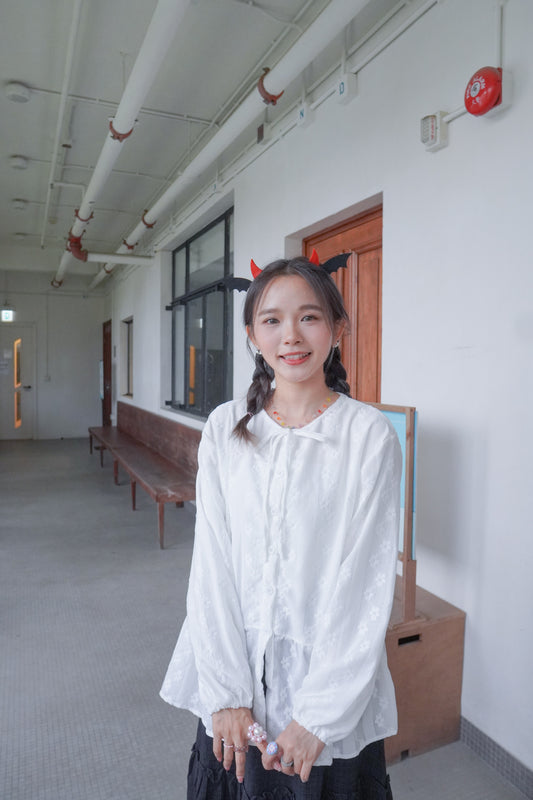 <預訂> 獨家款 泰國人手製作!  刺繡立體小花卉綁帶開胸泡泡袖上衣｜兩色入