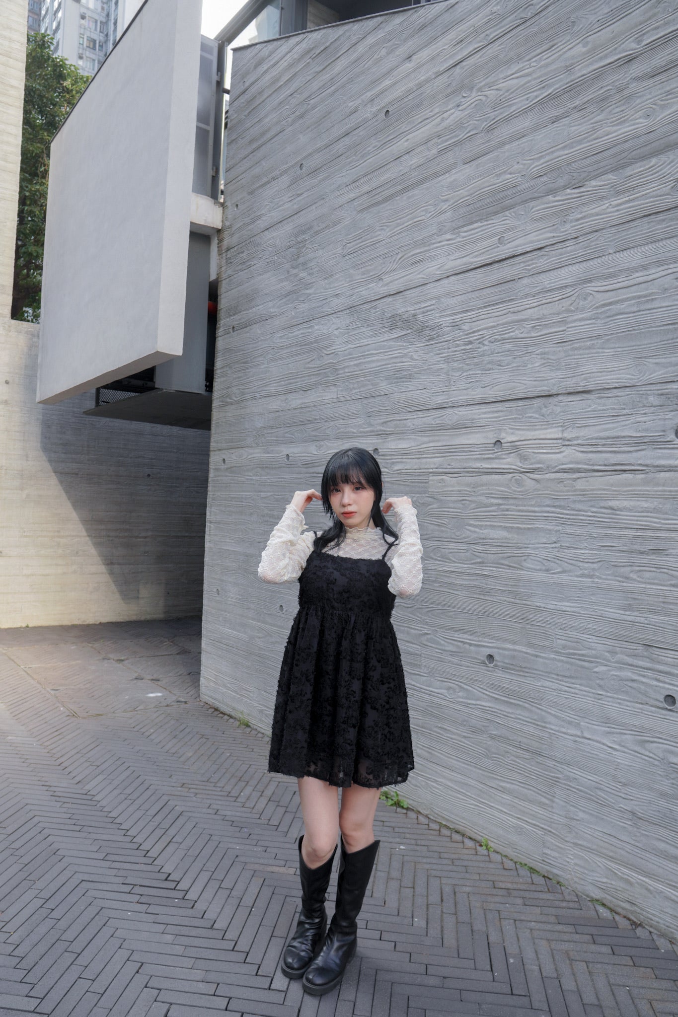 <現貨> 羽毛提花鏤空綁帶短連衣裙OPs｜兩色入